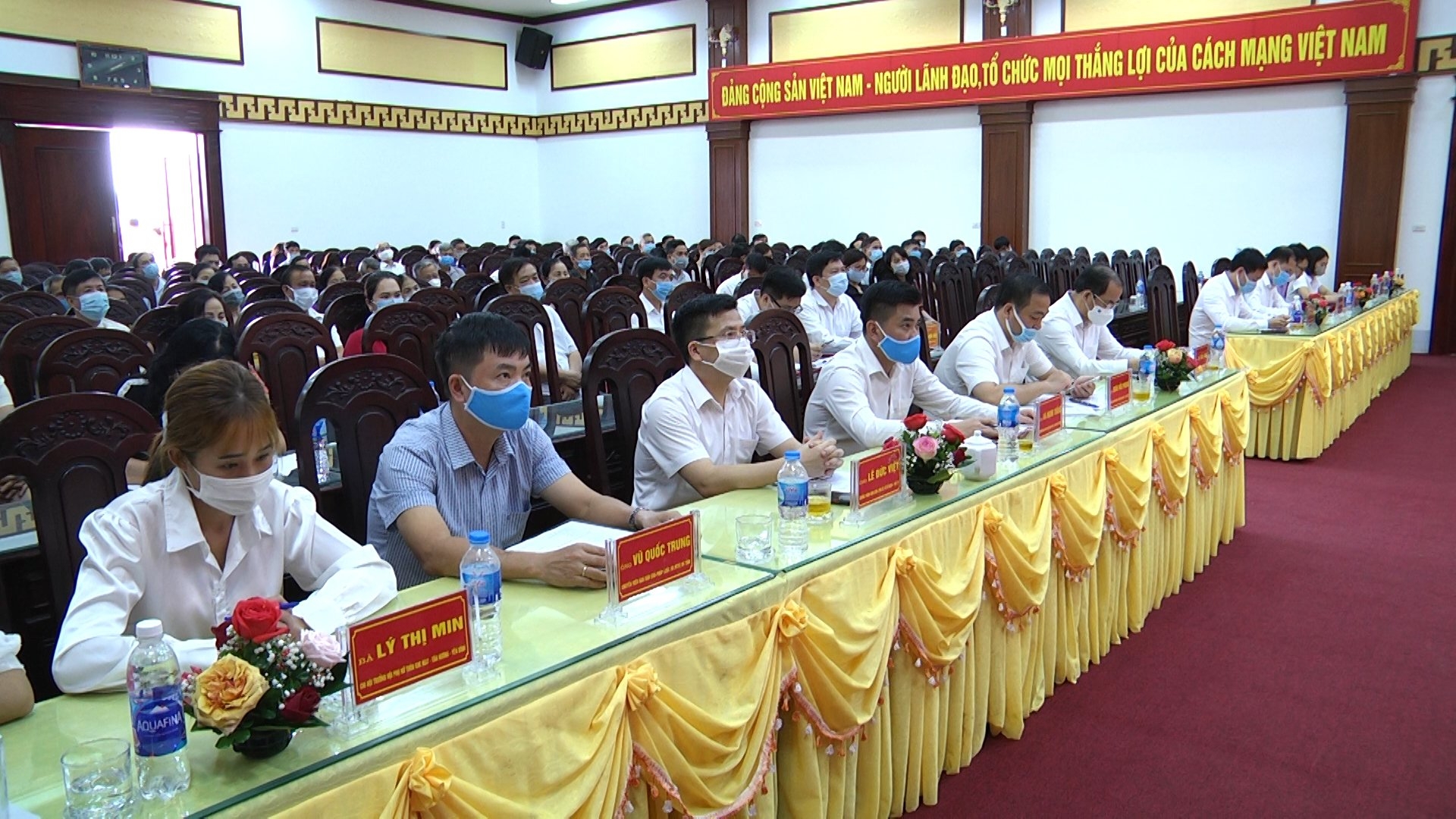 Hội nghị Tiếp xúc cử tri với những người ứng cử đại biểu HĐND các cấp tại Yên Bình