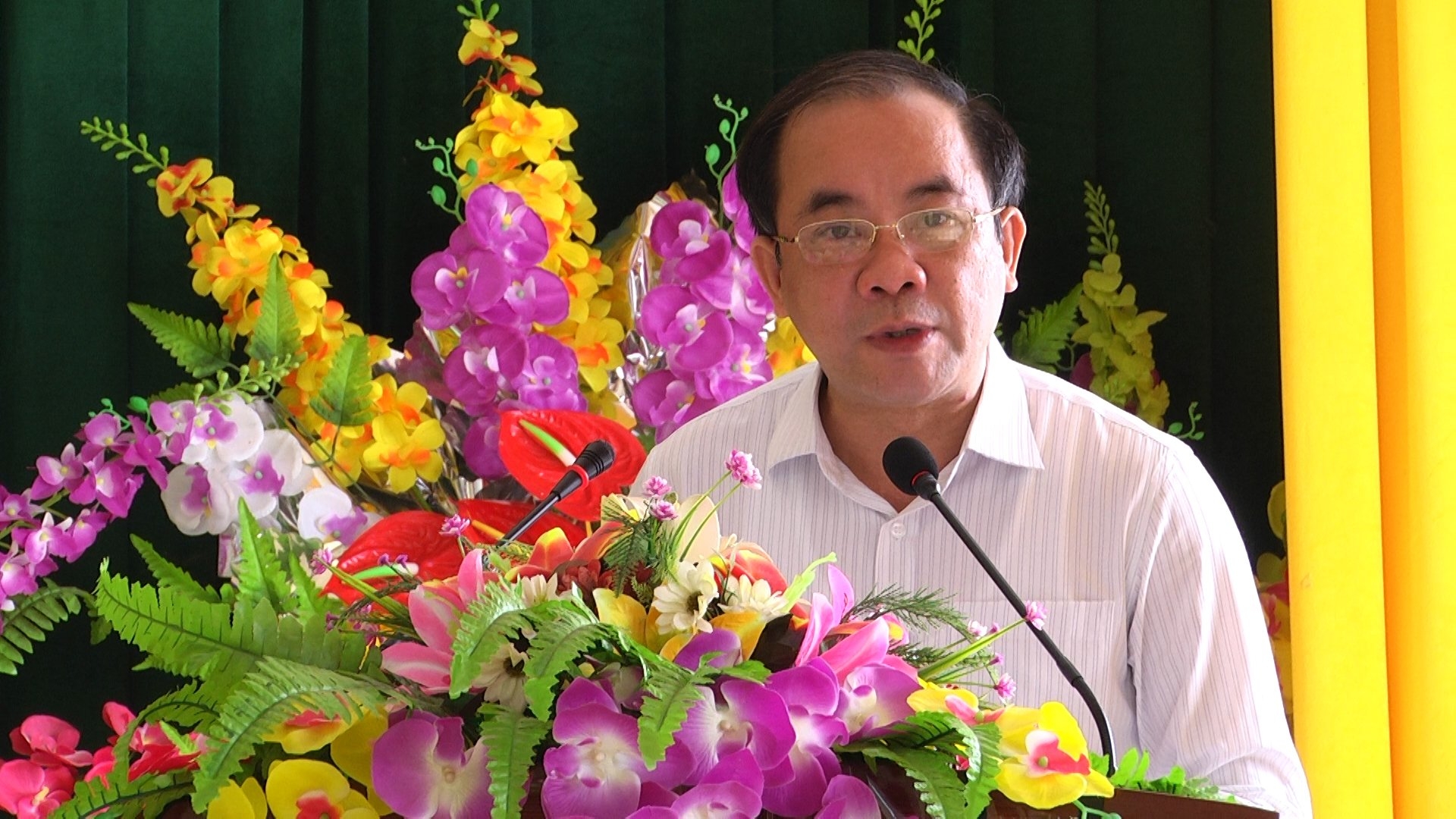 Ông Tạ Văn Long,  Phó Bí thư Thường trực Tỉnh ủy tiếp  xúc cử tri vận động bầu cử tại xã Tân Hương, Đại Đồng – Yên Bình