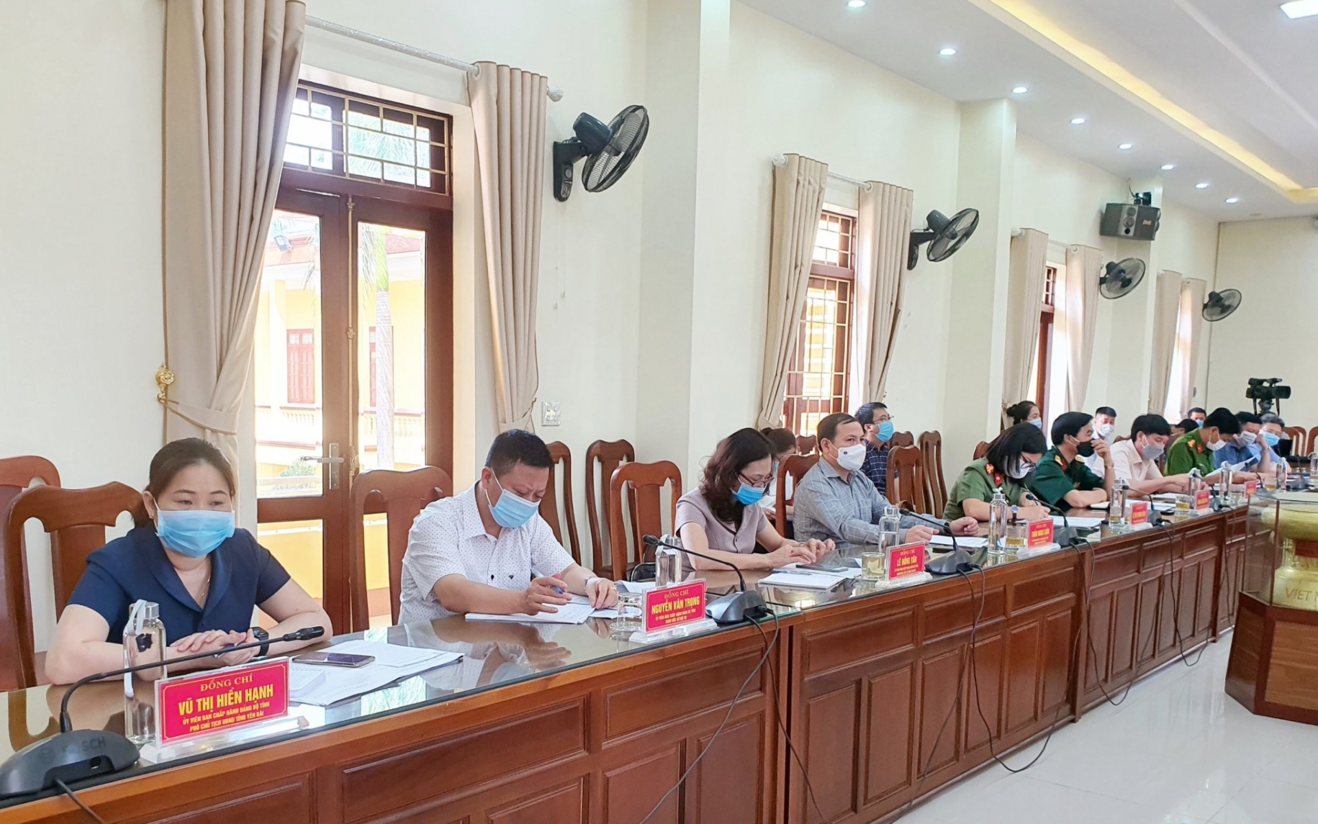 Bí thư Tỉnh ủy Đỗ Đức Duy kiểm tra công tác chuẩn bị bầu cử và phòng chống dịch tại huyện Trấn Yên