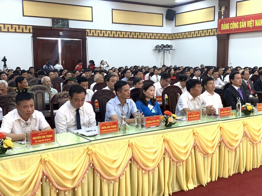 Gặp mặt kỷ niệm 75 năm ngày thành lập Đảng bộ huyện Yên Bình