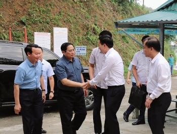 Thủ tướng Chính phủ Phạm Minh Chính khảo sát thực tế tại hồ Thác Bà