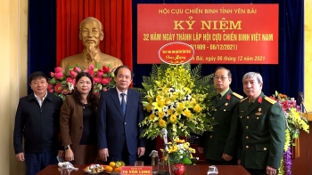 Đồng chí Tạ Văn Long, Phó Bí thư Thường trực Tỉnh ủy chúc mừng Hội Cựu chiến binh tỉnh