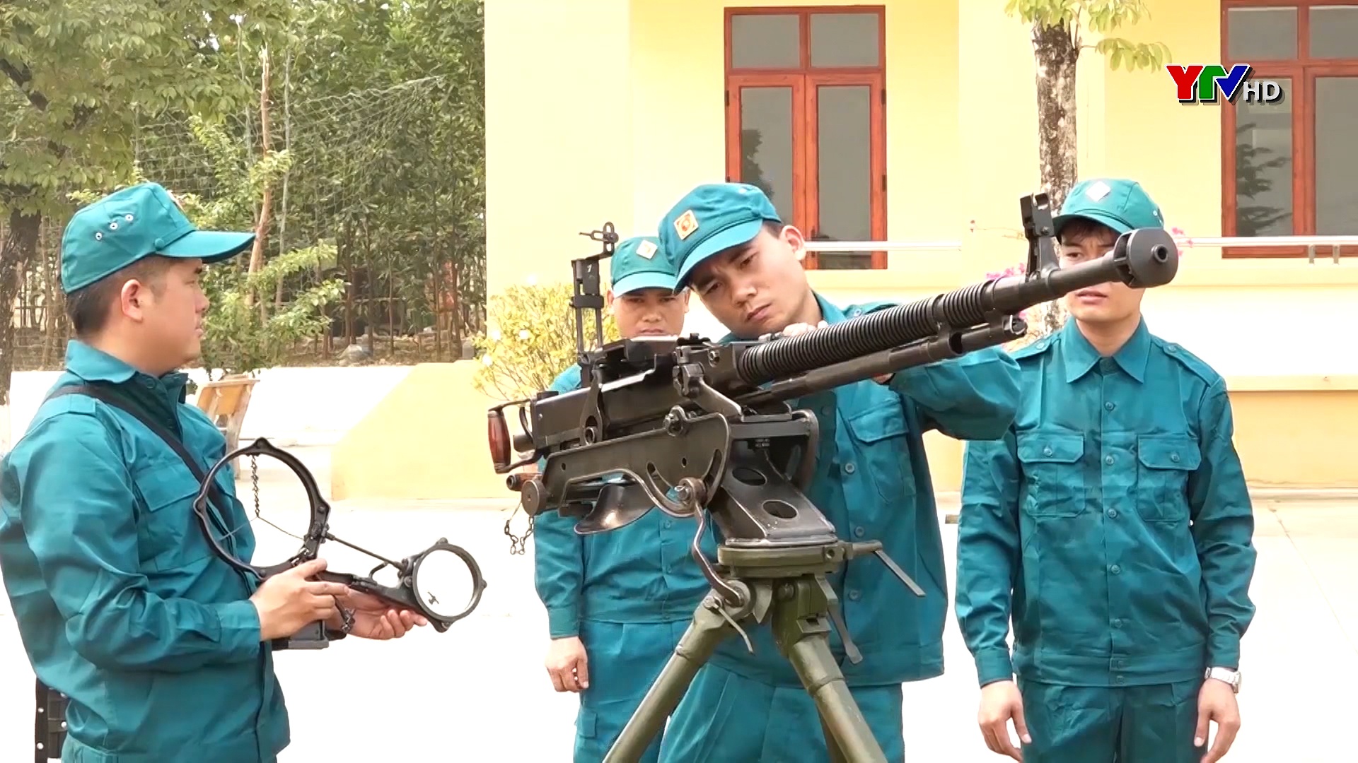 Thị xã Nghĩa Lộ: Hiệu quả mô hình điểm DQTV Trung đội súng máy phòng không 12,7mm