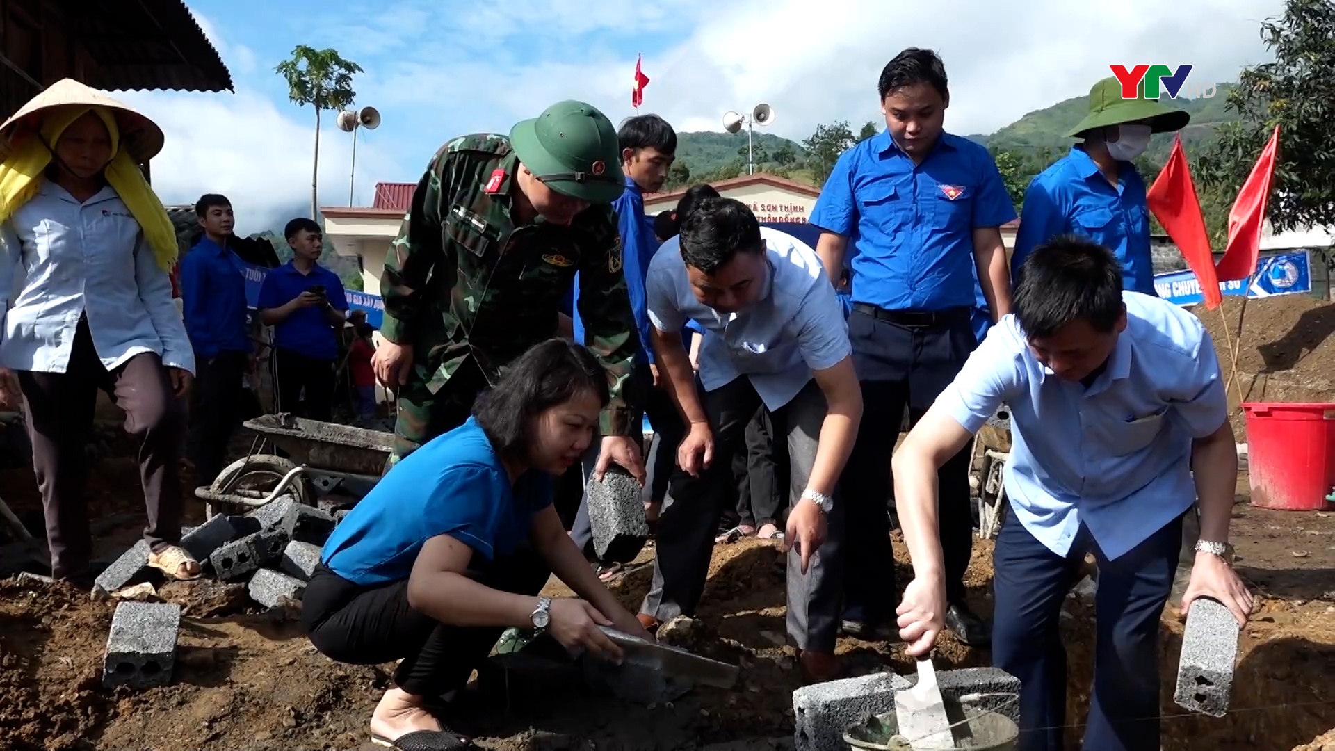 Huyện đoàn Văn Chấn ra quân chiến dịch thanh niên tình nguyện Hè năm 2023