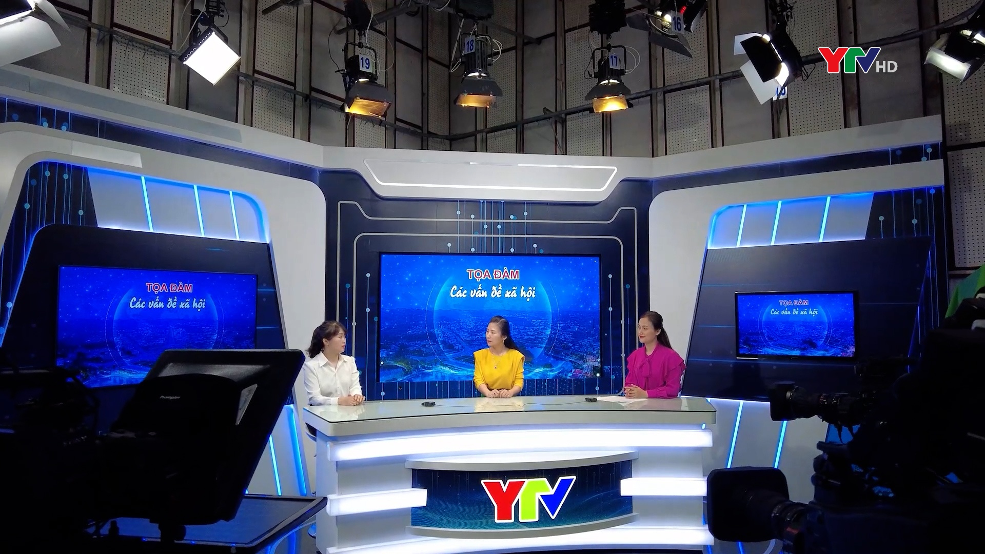 Những người làm truyền hình trực tiếp ở YTV