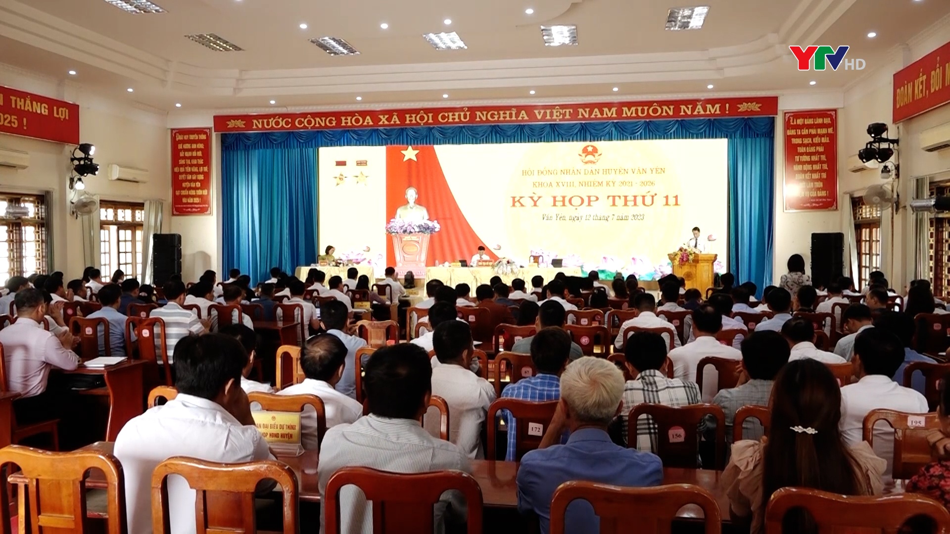 Kỳ họp thứ 11 - HĐND huyện Văn Yên thông qua 10 nghị quyết