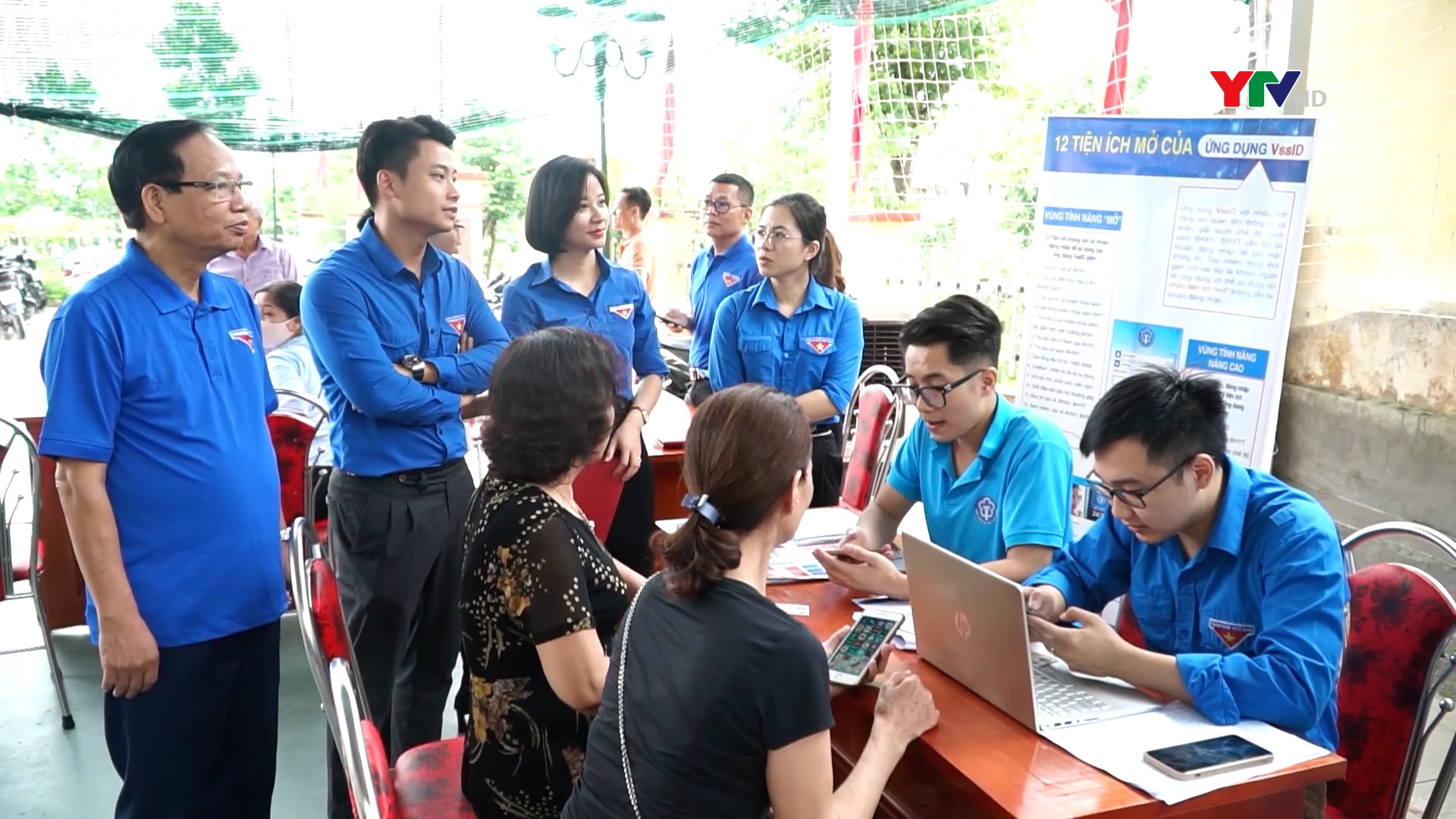 Đoàn Khối cơ quan và doanh nghiệp tỉnh ra quân hỗ trợ chuyển đổi số và giải quyết TTHC cho người dân