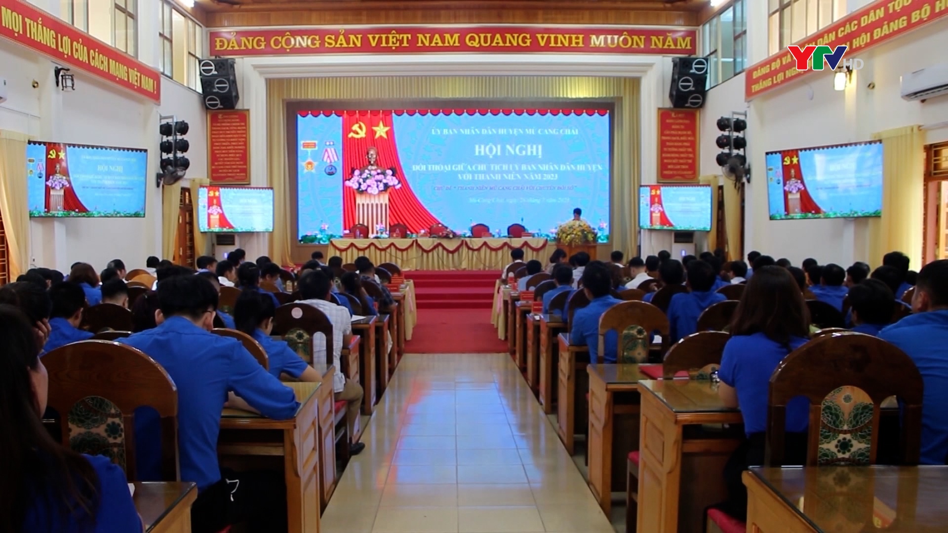 Chủ tịch UBND huyện Mù Cang Chải đối thoại với thanh niên về chuyển đổi số