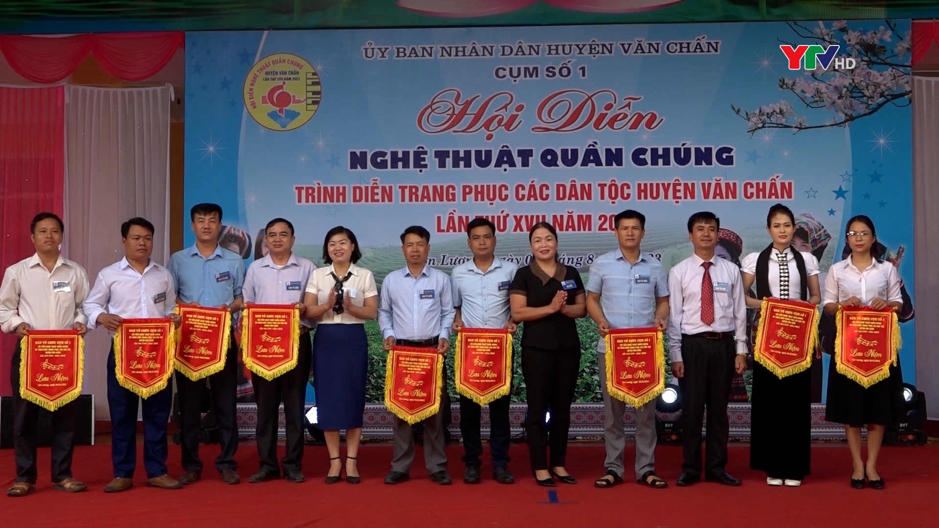 Hội diễn NTQC - Trình diễn trang phục các dân tộc huyện Văn Chấn năm 2023 - Cụm số 1