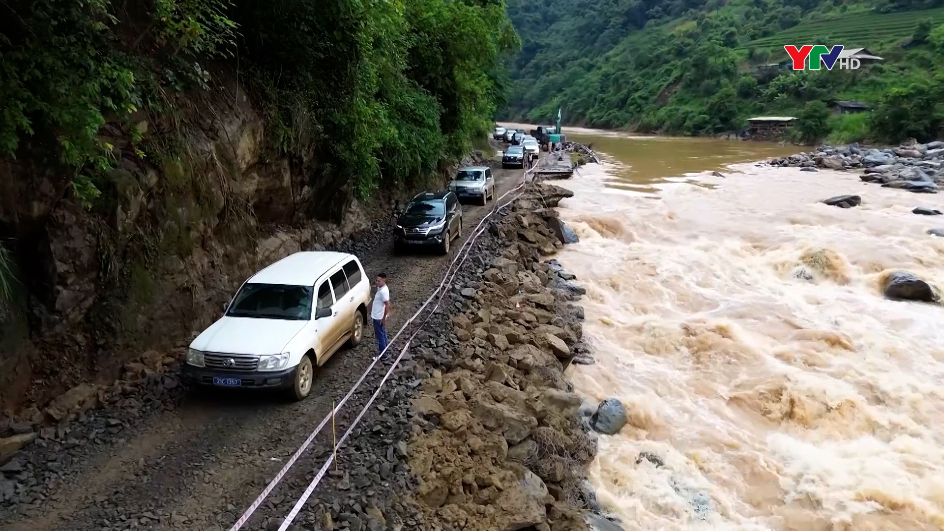 Quốc lộ 32 đoạn từ huyện Mù Cang Chải đi huyện Than Uyên tỉnh Lai Châu thông xe