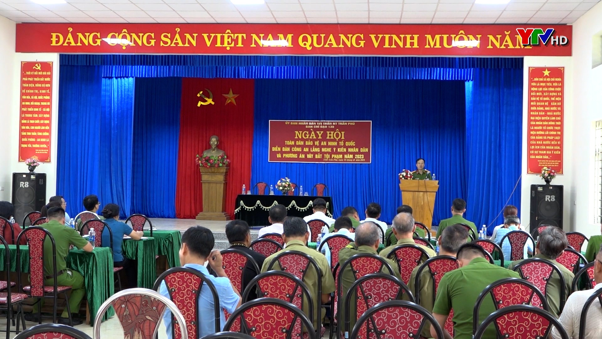 Diễn đàn Công an lắng nghe ý kiến nhân dân tại thị trấn Nông trường Trần Phú, huyện Văn Chấn