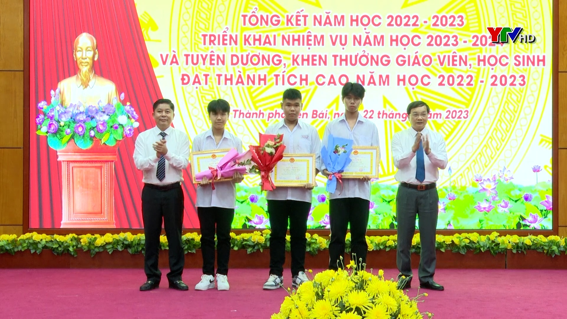 Thành phố Yên Bái khen thưởng học sinh, giáo viên đạt thành tích cao trong năm học 2022-2023