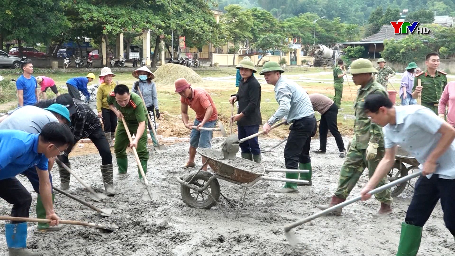 Chủ nhiệm UBKT Tỉnh ủy Nguyễn Minh Toàn tham gia chương trình “Ngày cuối tuần cùng dân và doanh nghiệp” tại xã Nghĩa An, thị xã Nghĩa Lộ