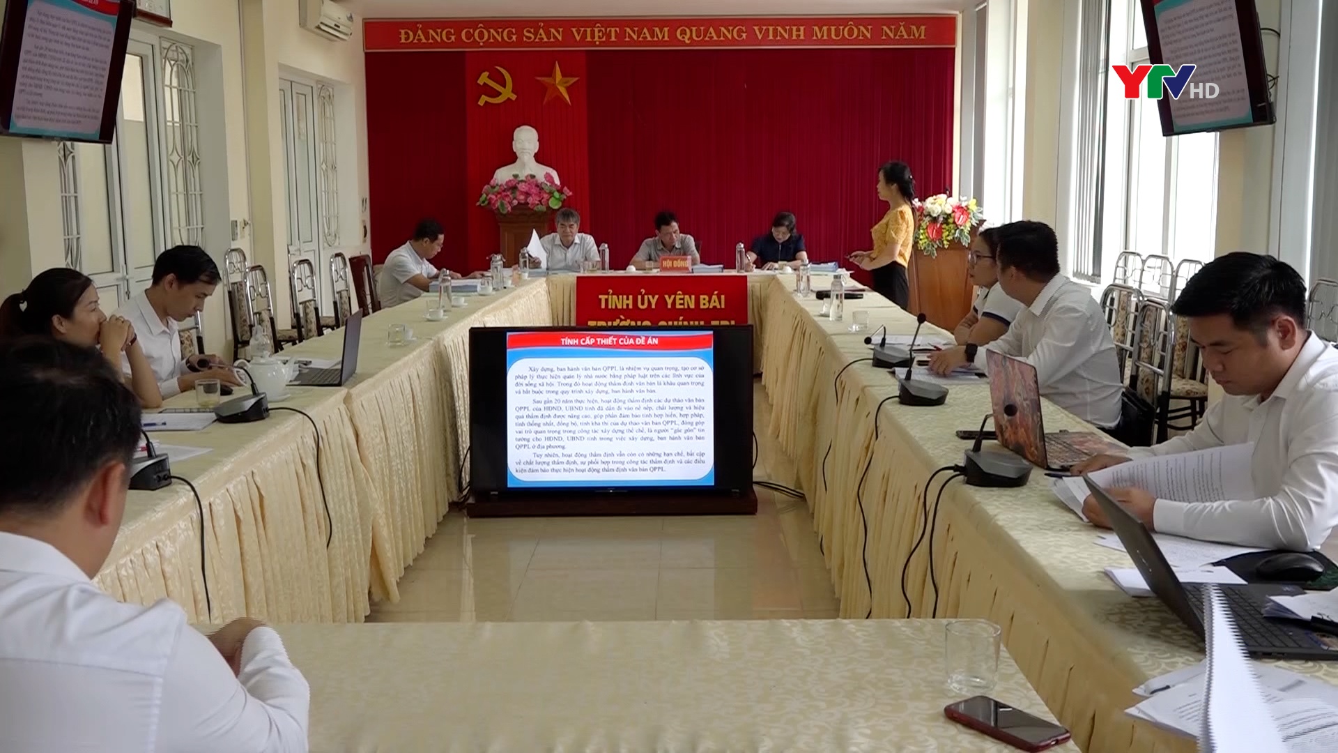 Hội đồng đánh giá đề án tốt nghiệp cho các học viên Đề án số 11 của Tỉnh ủy Yên Bái