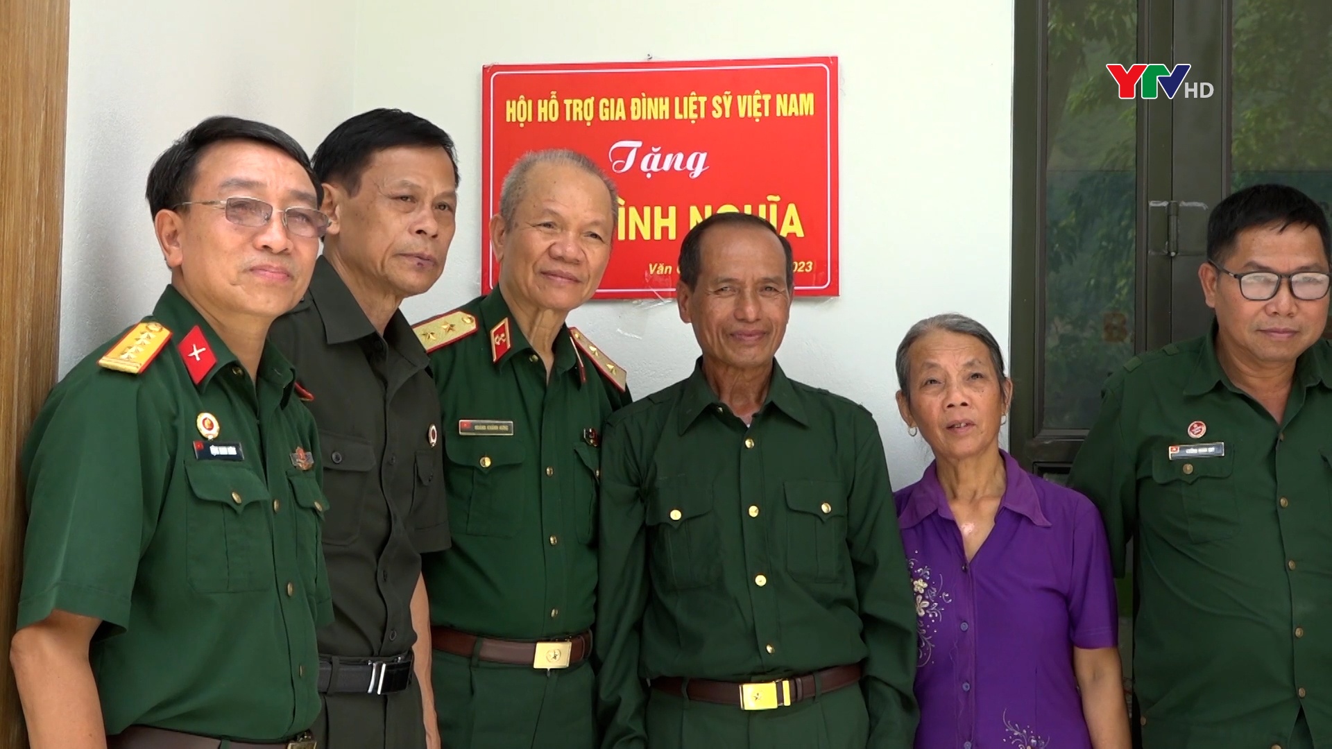 Bàn giao nhà tình nghĩa cho gia đình thờ cúng liệt sỹ tại thị trấn Sơn Thịnh, huyện Văn Chấn