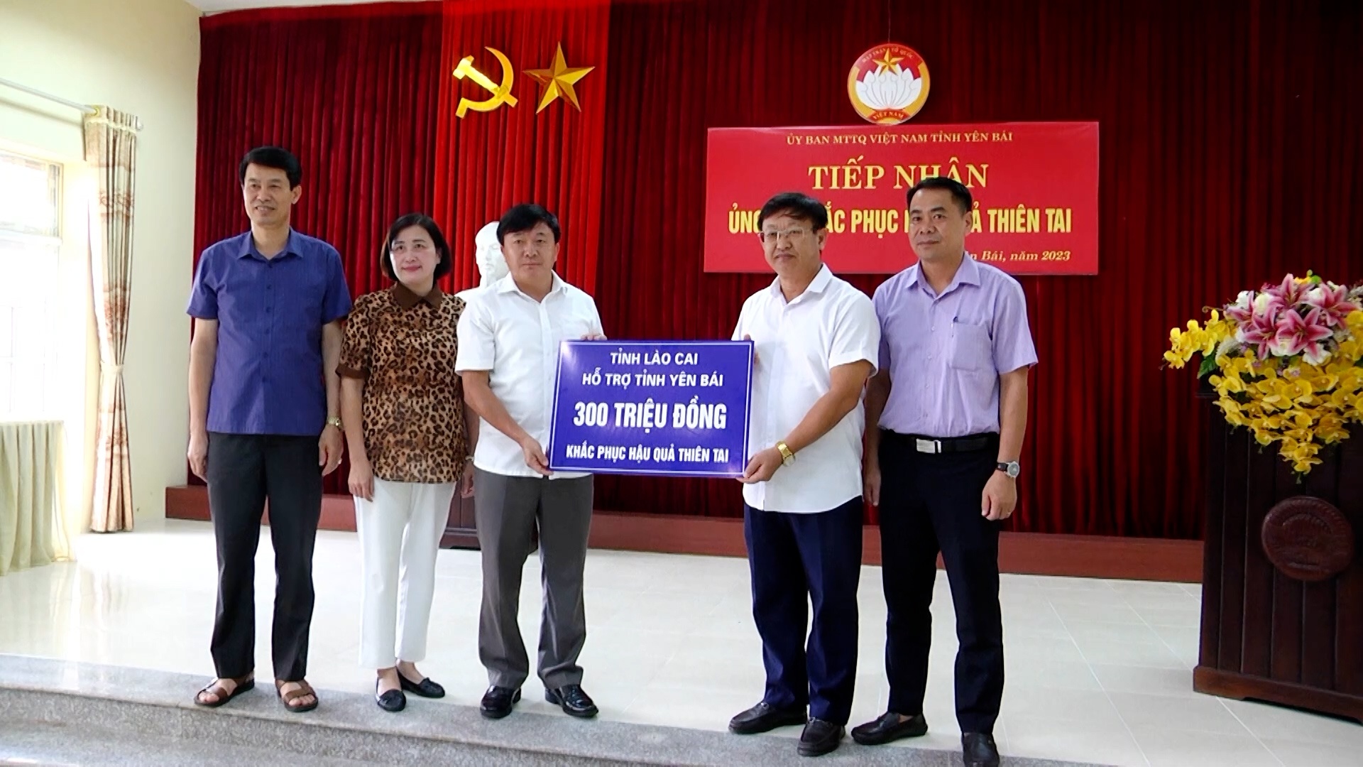 Tỉnh Lào Cai hỗ trợ tỉnh Yên Bái 300 triệu đồng khắc phục hậu quả thiên tai tại huyện Mù Cang Chải