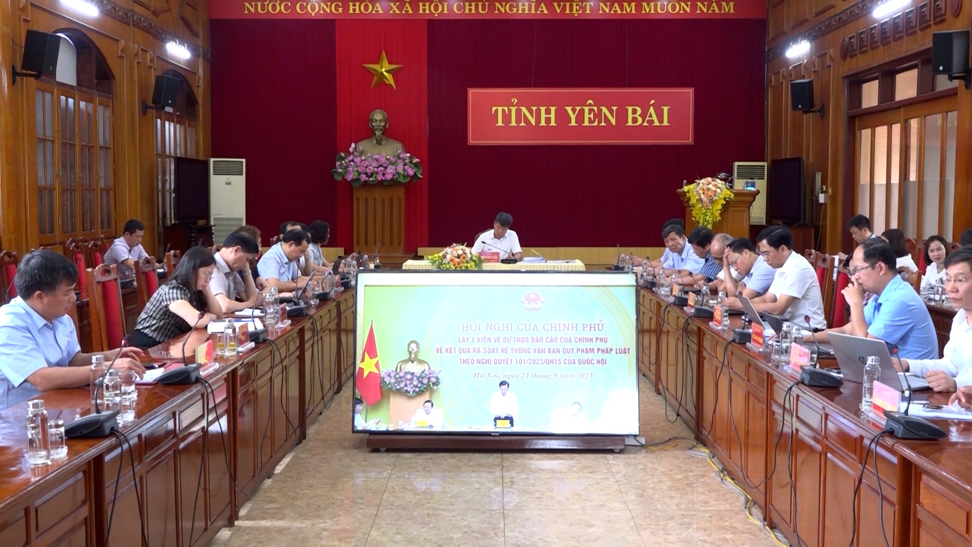 Đồng chí Chủ tịch UBND tỉnh Trần Huy Tuấn dự Hội nghị trực tuyến của Chính phủ về dự thảo Báo cáo Chính phủ kết quả rà soát hệ thống văn bản quy phạm pháp luật theo Nghị quyết của Quốc hội