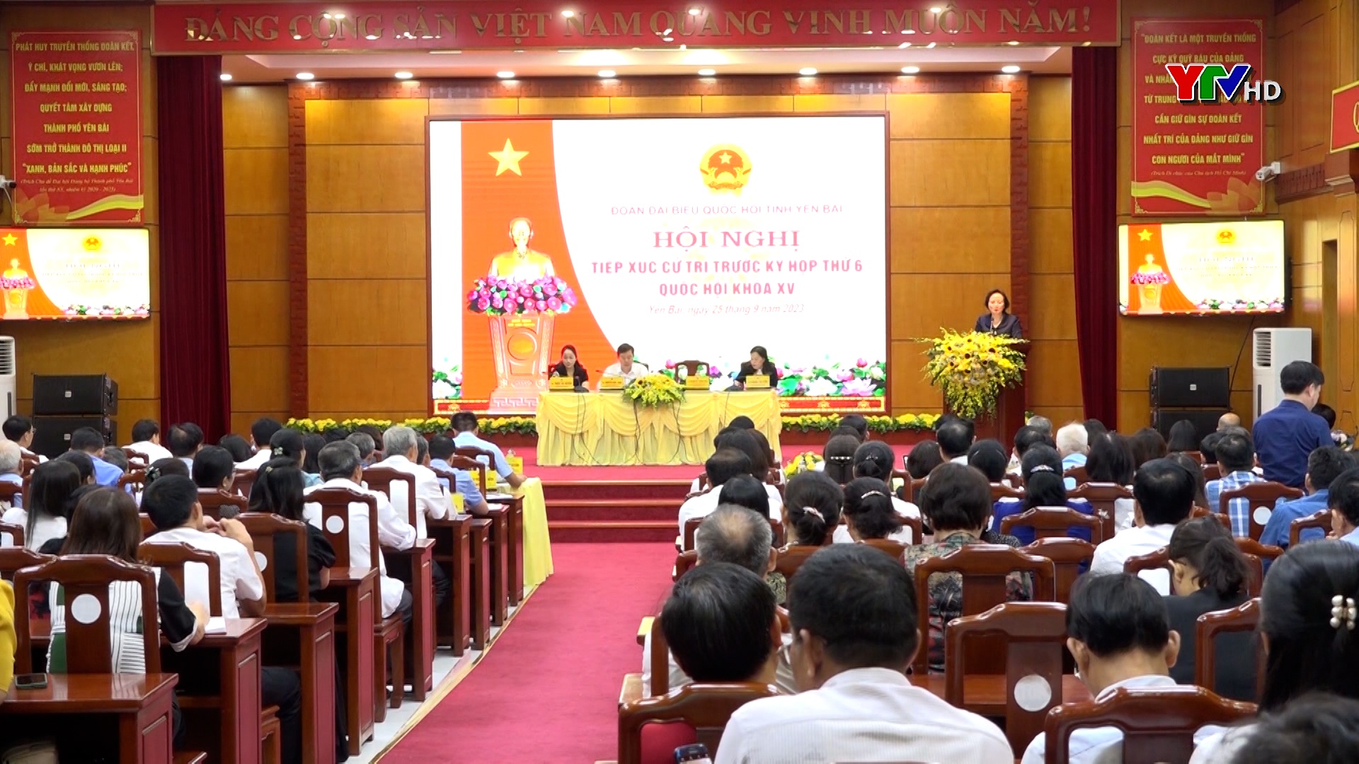 Bộ trưởng Bộ Nội vụ Phạm Thị Thanh Trà tiếp xúc cử tri thành phố Yên Bái