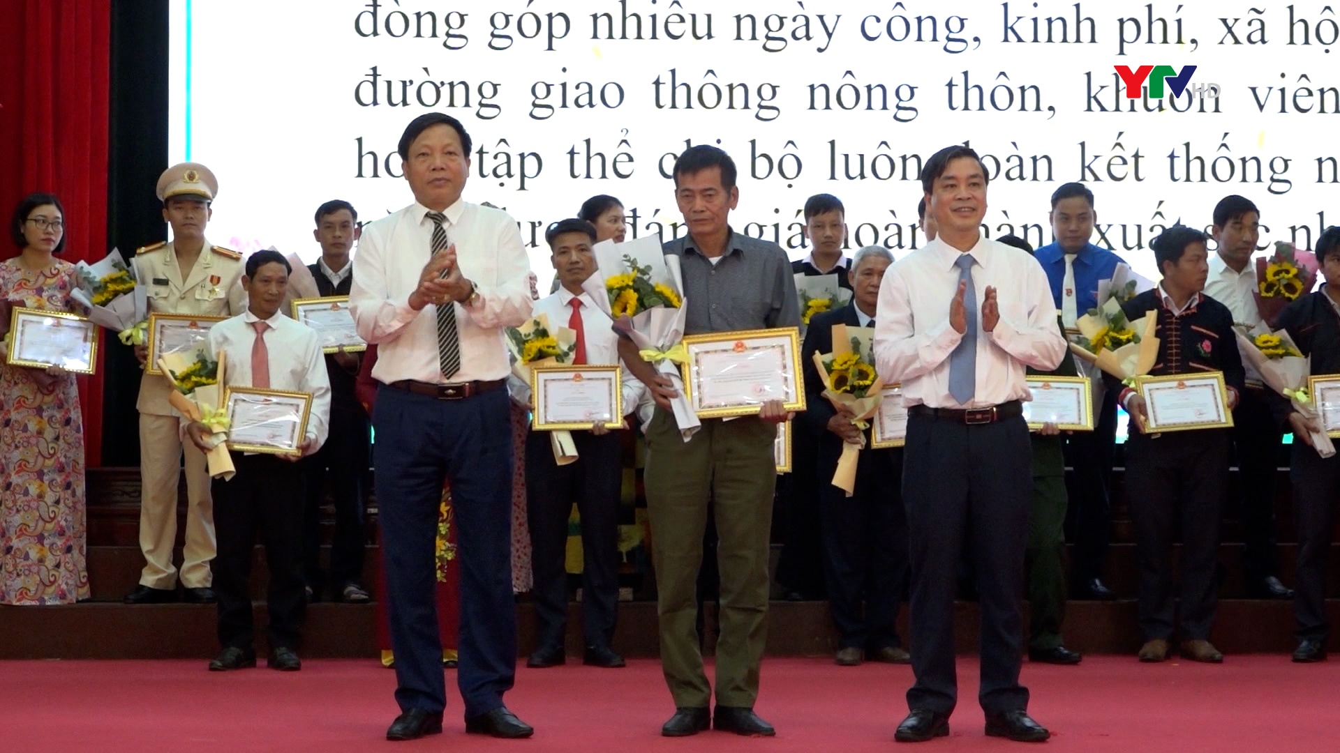 Văn Chấn tuyên dương 65 điển hình tiên tiến học tập và làm theo Bác