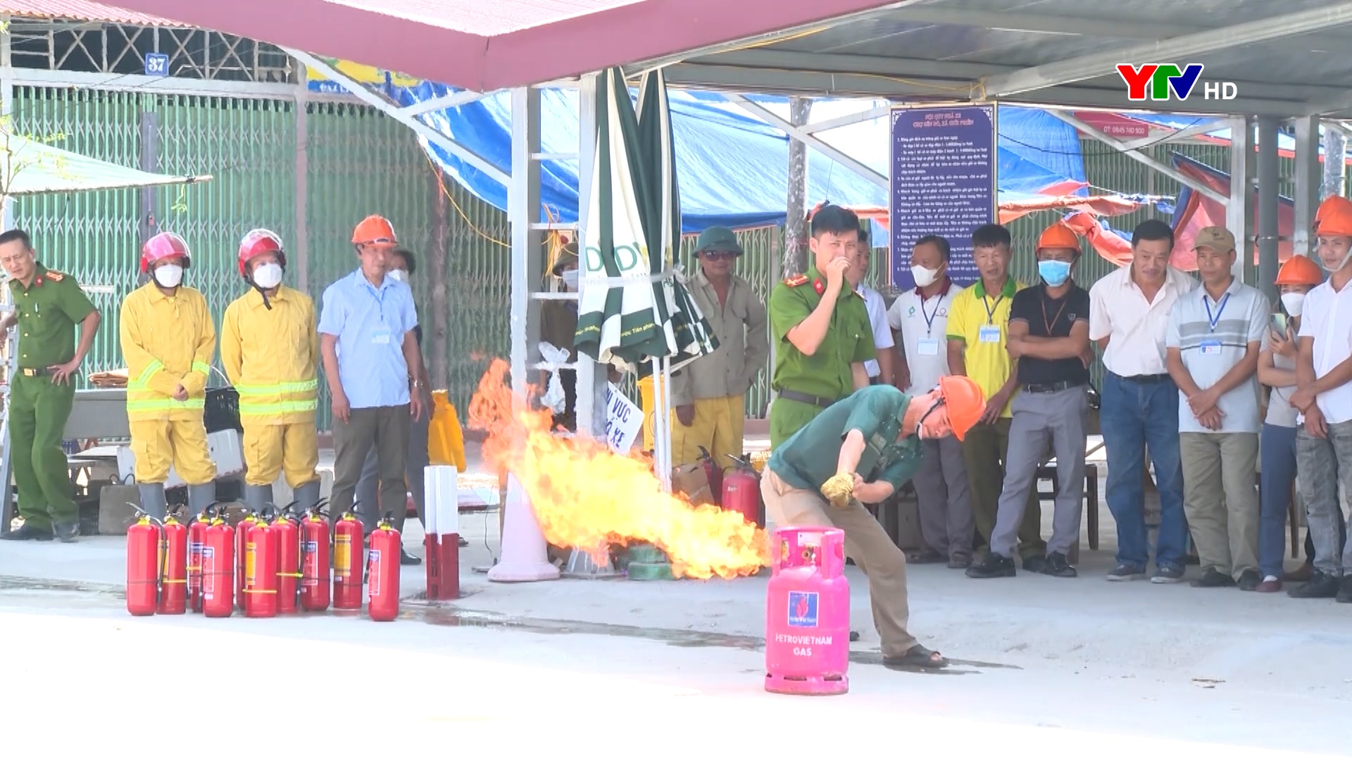 Thực tập phương án phòng cháy chữa cháy tại chợ Bến Đò, TP Yên Bái