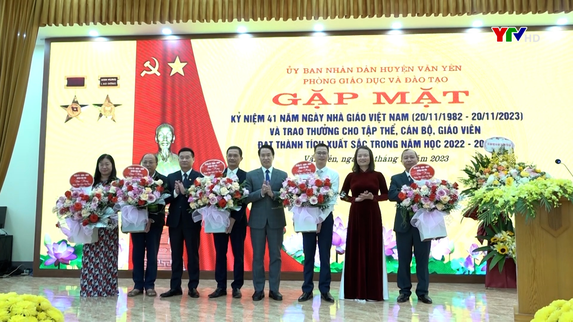 Huyện Văn Yên gặp mặt kỷ niệm 41 năm Ngày Nhà giáo Việt Nam