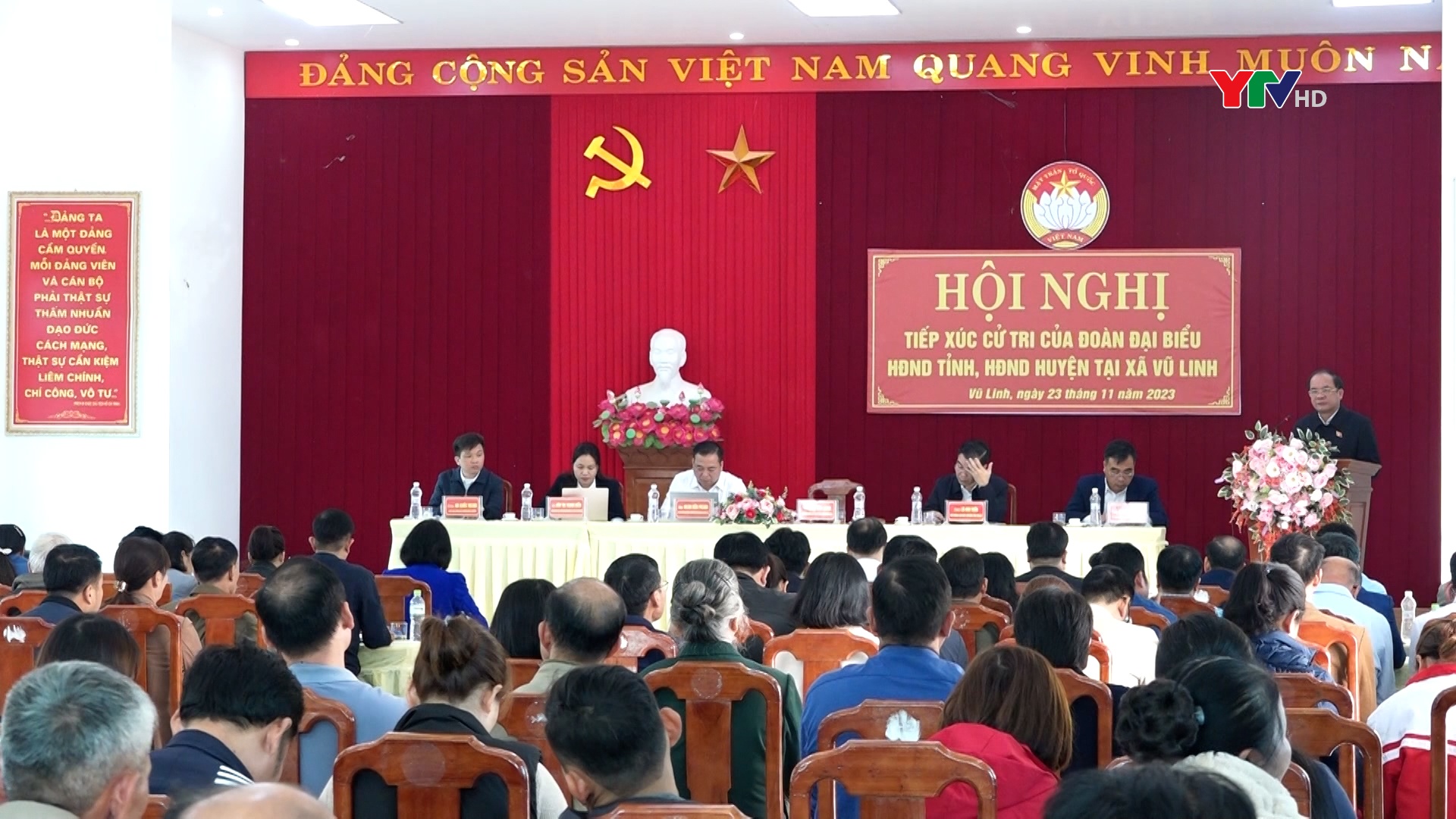Đồng chí Phó Bí thư Thường trực Tỉnh ủy, Chủ tịch HĐND tỉnh Tạ Văn Long tiếp xúc cử tri huyện Yên Bình
