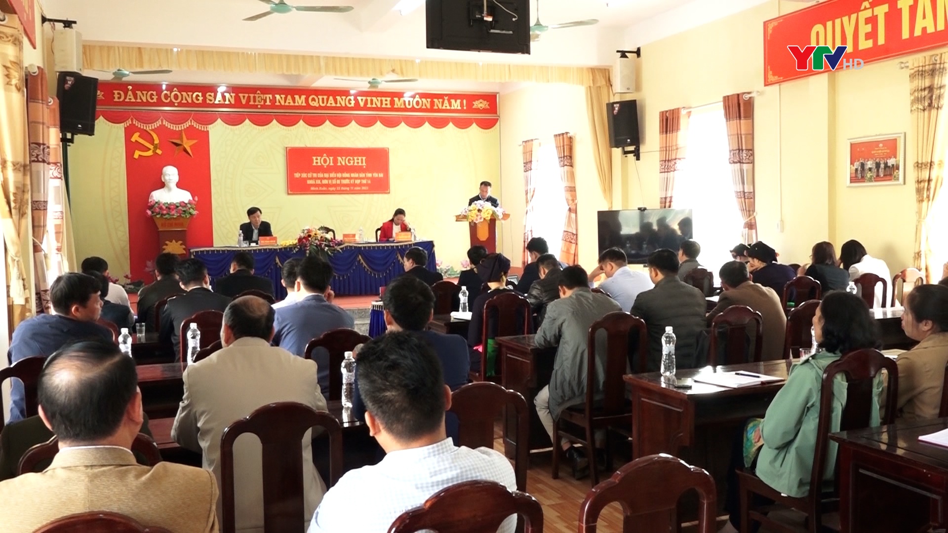 Đồng chí Phó Chủ tịch HĐND tỉnh Vũ Quỳnh Khánh tiếp xúc cử tri huyện Lục Yên