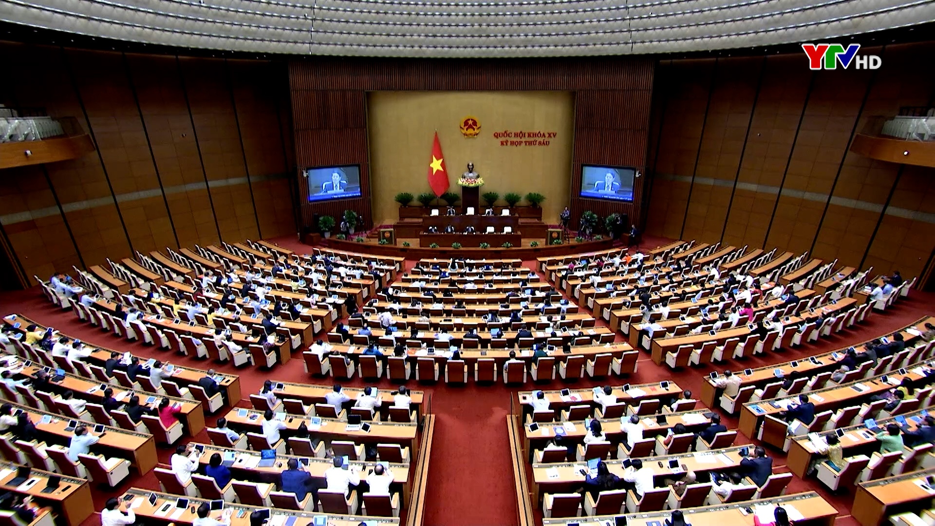 Đại biểu Quốc hội Triệu Thị Huyền thảo luận về dự án Luật Sửa đổi, bổ sung một số điều của Luật Đấu giá tài sản