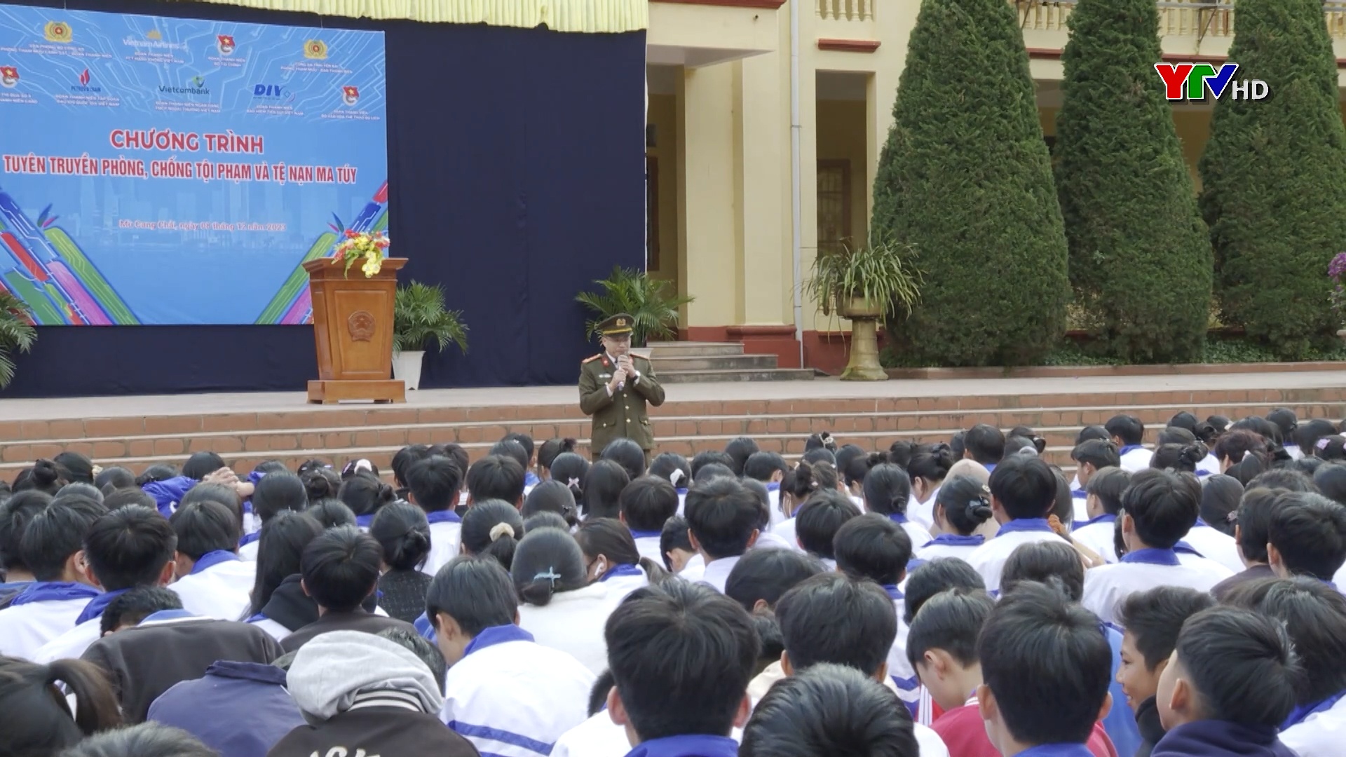 Đoàn thanh niên Bộ Công an tuyên truyền, phổ biến pháp luật về phòng, chống tội phạm và tệ nạn ma túy cho học sinh tại Yên Bái