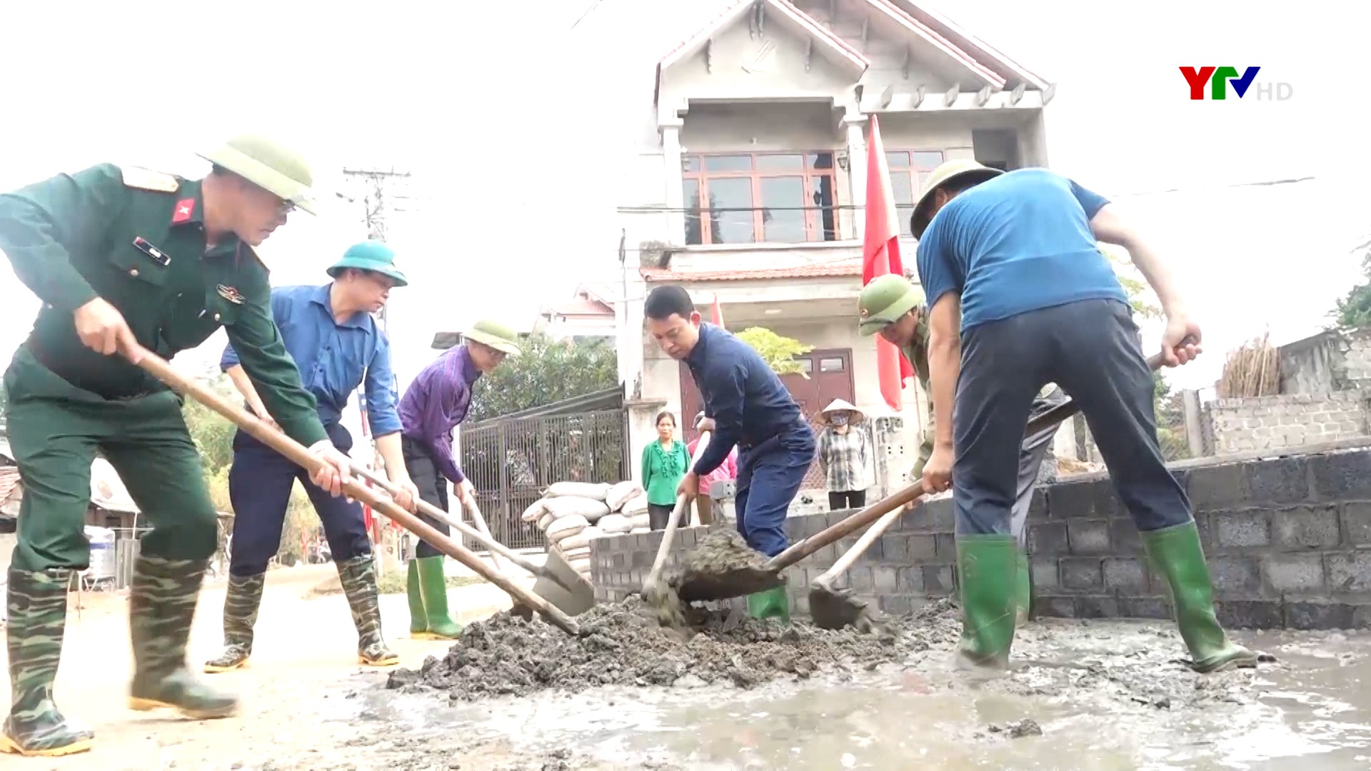 Thị xã Nghĩa Lộ: Nhân dân đồng thuận xây dựng đường giao thông nông thôn