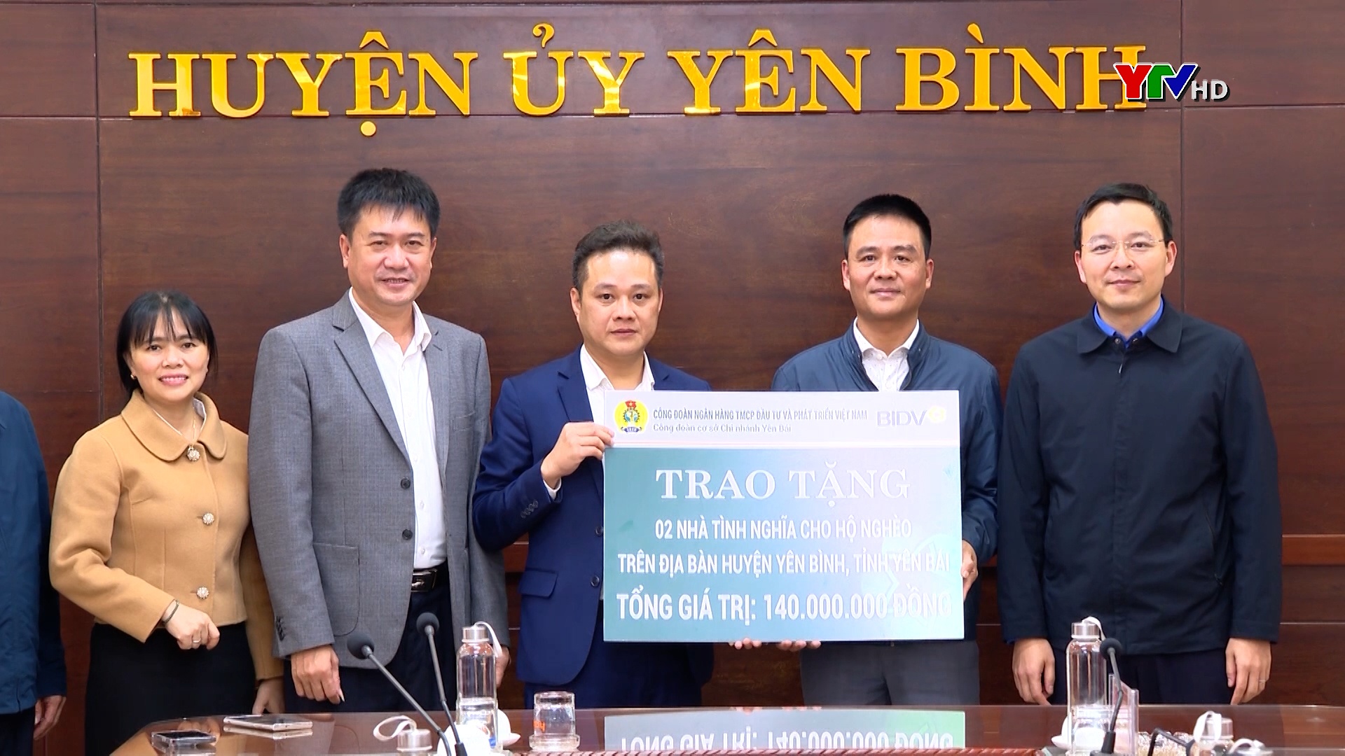 Ngân hàng TMCP Đầu tư và Phát triển Việt Nam chi nhánh tỉnh Yên Bái trao tặng 1.020 suất quà Tết cho đồng bào tỉnh Yên Bái