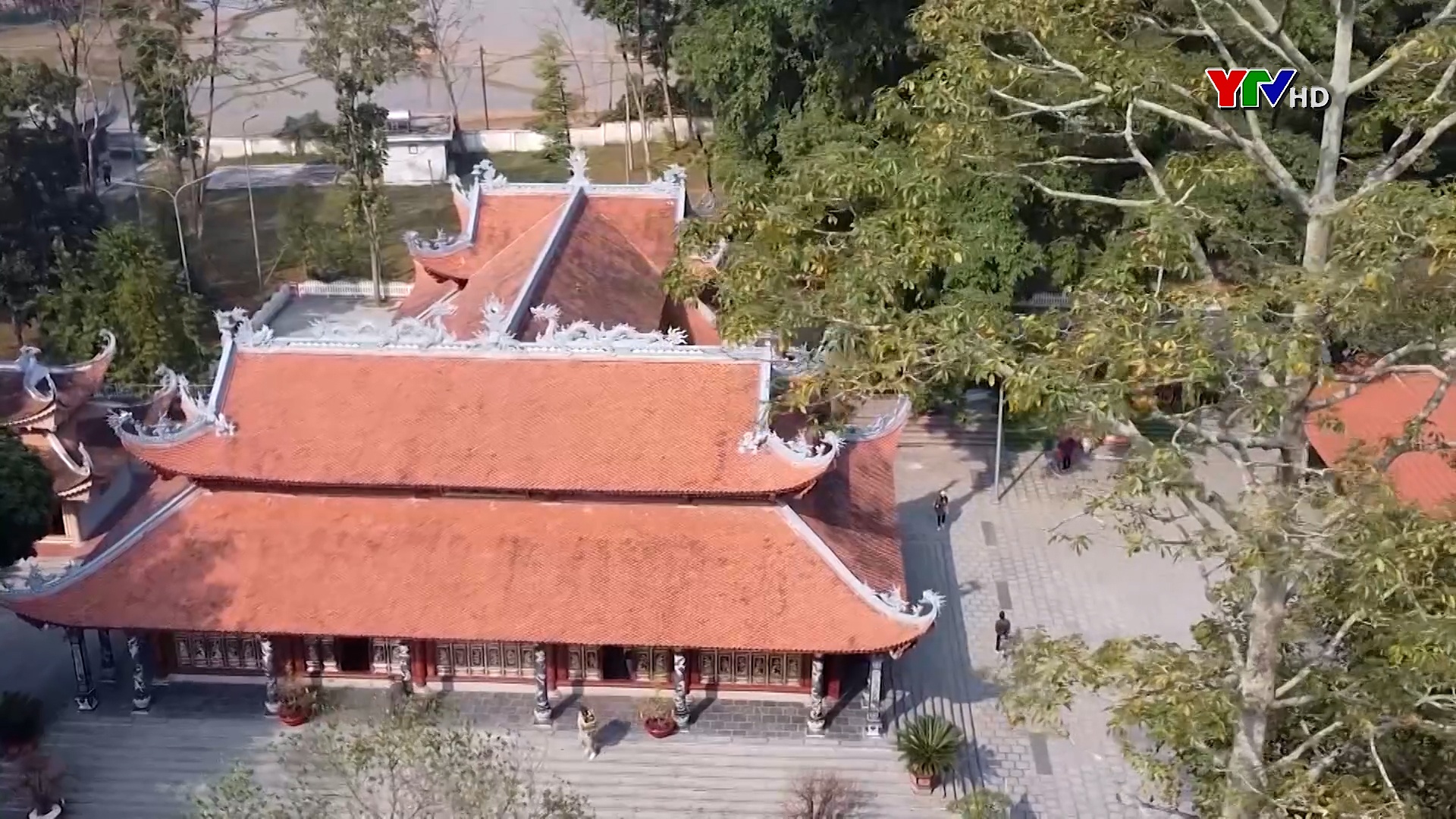 Ngôi đền cổ bên dòng sông Hồng và truyền thống văn hóa của người Việt