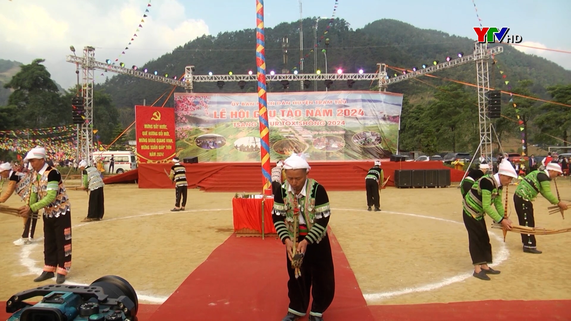 Đặc sắc lễ hội Gầu Tào của đồng bào Mông huyện Trạm Tấu