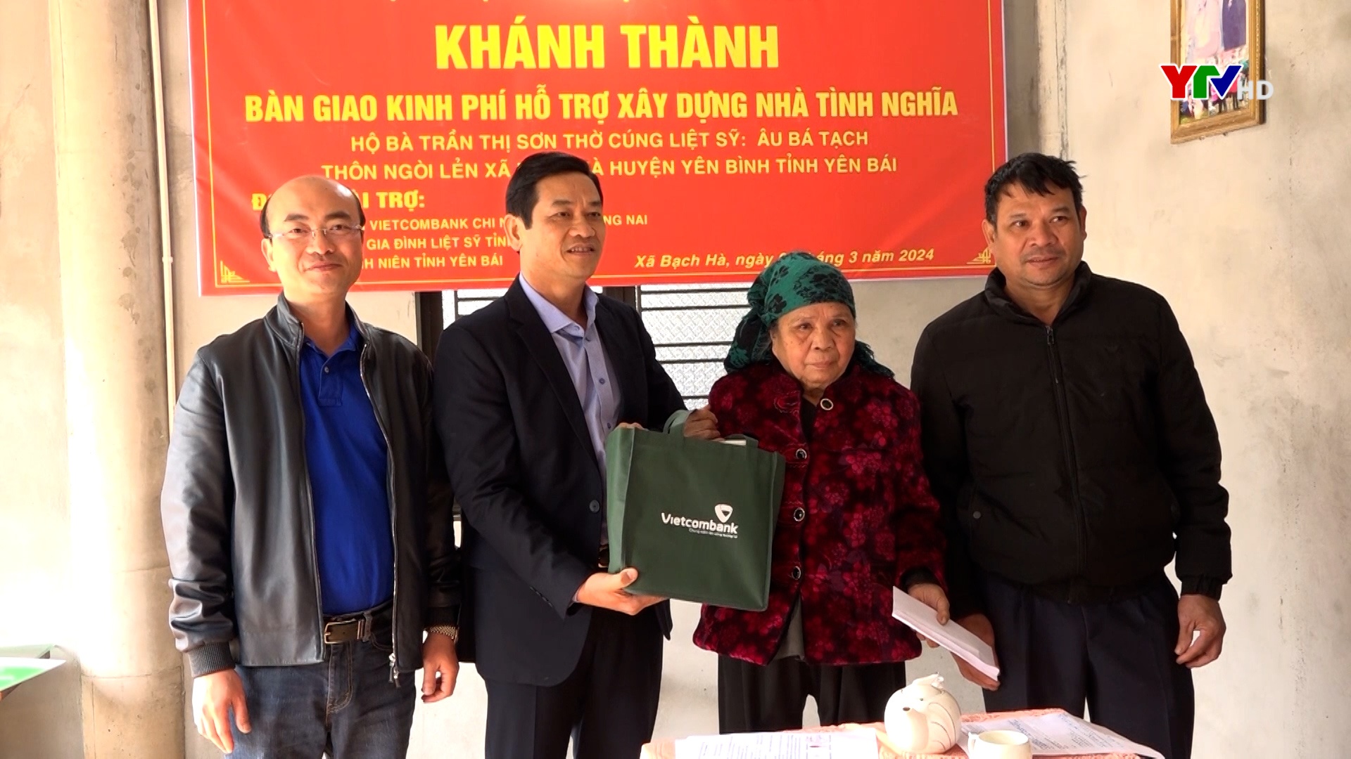 Trao hỗ trợ xây nhà cho thân nhân liệt sỹ tại huyện Trấn Yên và Yên Bình