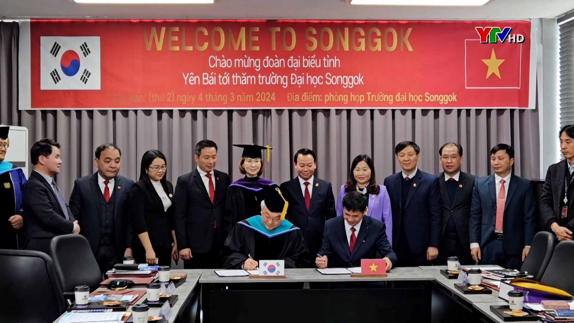 Đồng chí Bí thư Tỉnh ủy Đỗ Đức Duy chứng kiến Lễ ký kết thỏa thuận hợp tác giữa Trường Cao đẳng Nghề Yên Bái và Trường Đại học Songgok, tỉnh Gangwon, Hàn Quốc