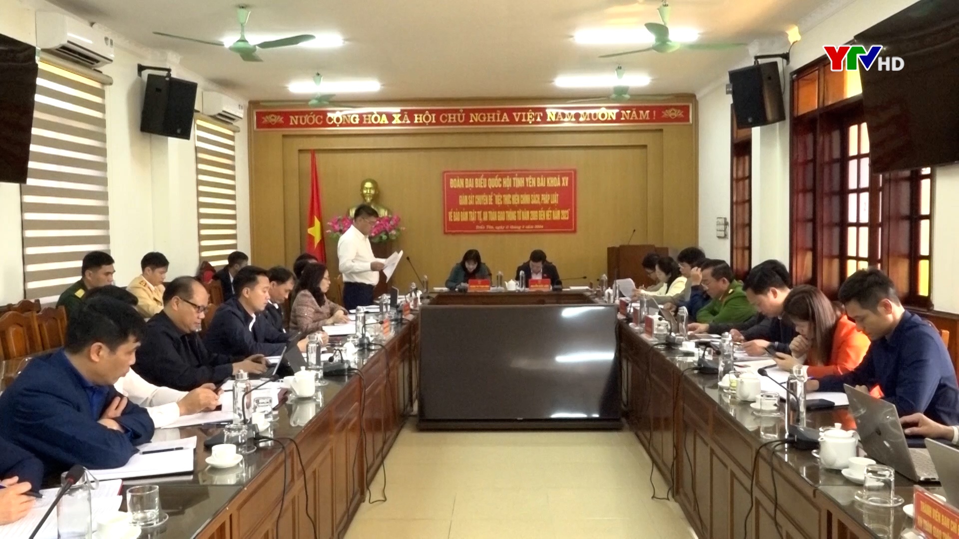 Đoàn ĐBQH tỉnh giám sát chuyên đề thực hiện chính sách, pháp luật về bảo đảm trật tự, an toàn giao thông tại huyện Trấn Yên