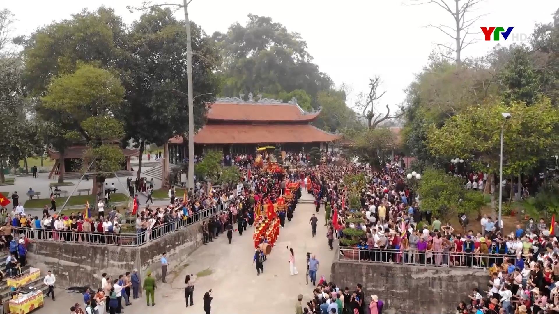 Lễ hội đầu năm hút khách du lịch đến Văn Yên