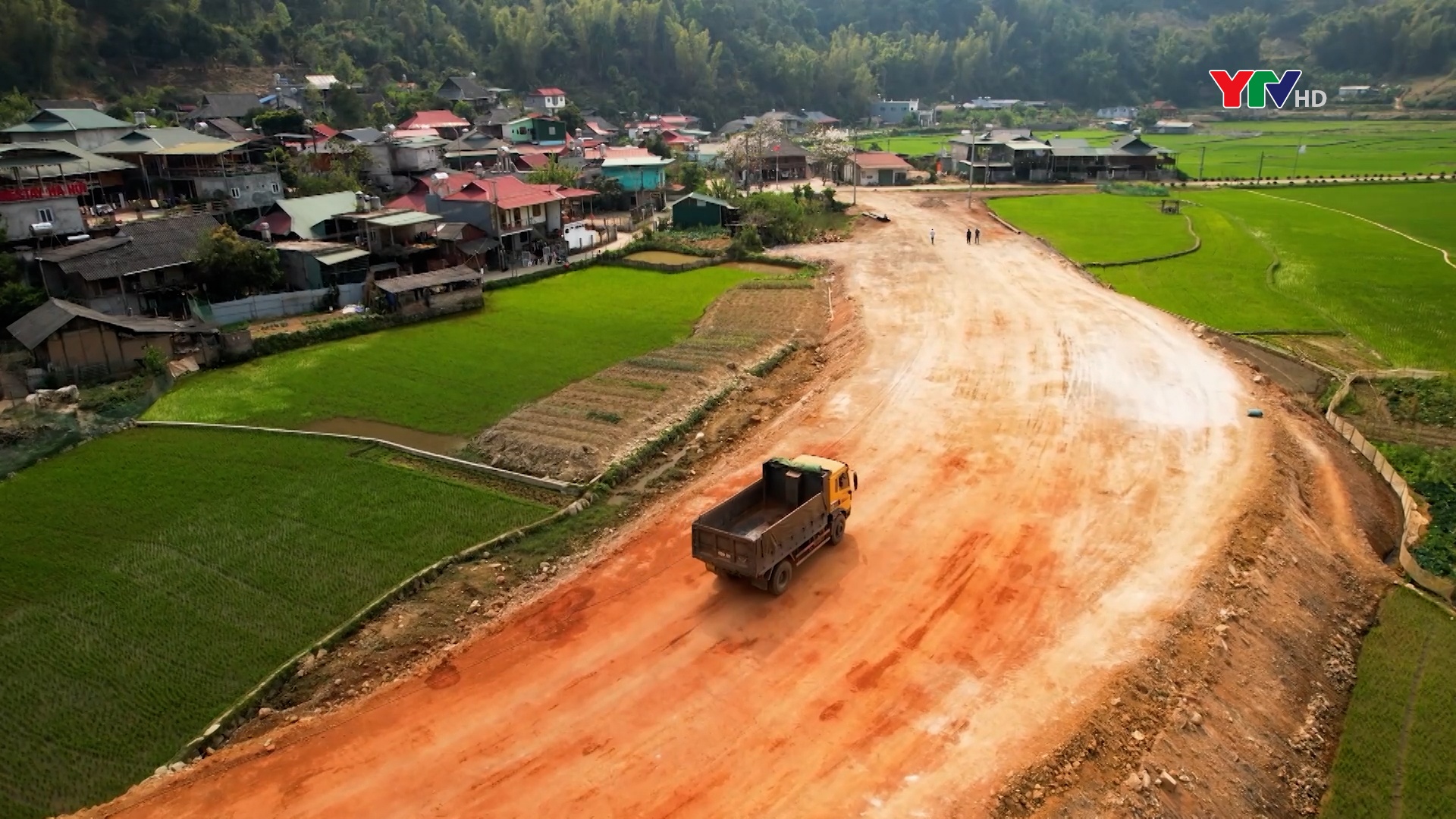 Đẩy nhanh tiến độ thi công xây dựng công trình đường vành đai thị trấn Mù Cang Chải