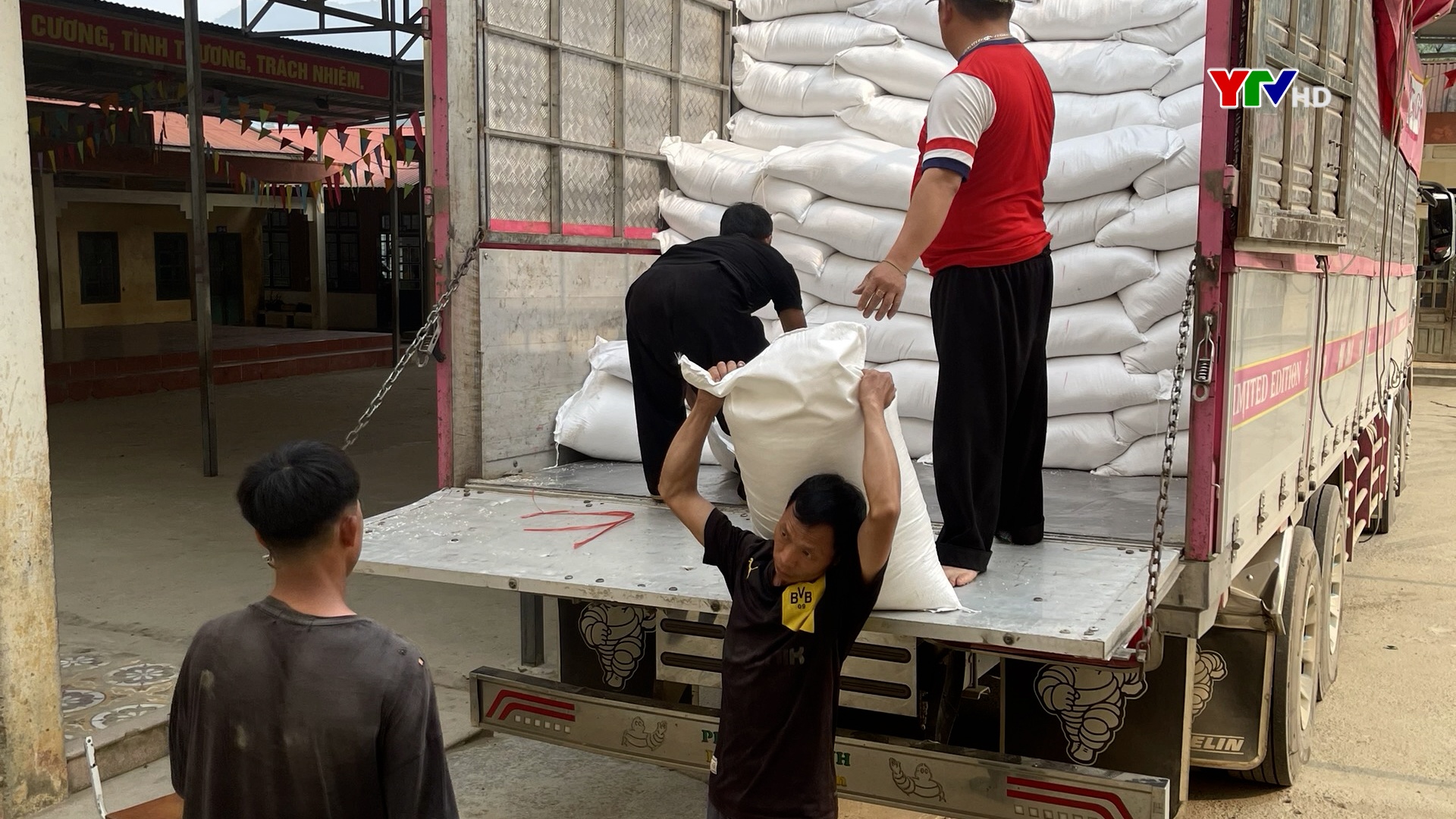 Cục Dự trữ nhà nước khu vực Hoàng Liên Sơn giao 1.875 tấn gạo hỗ trợ học sinh bán trú trên địa bàn tỉnh