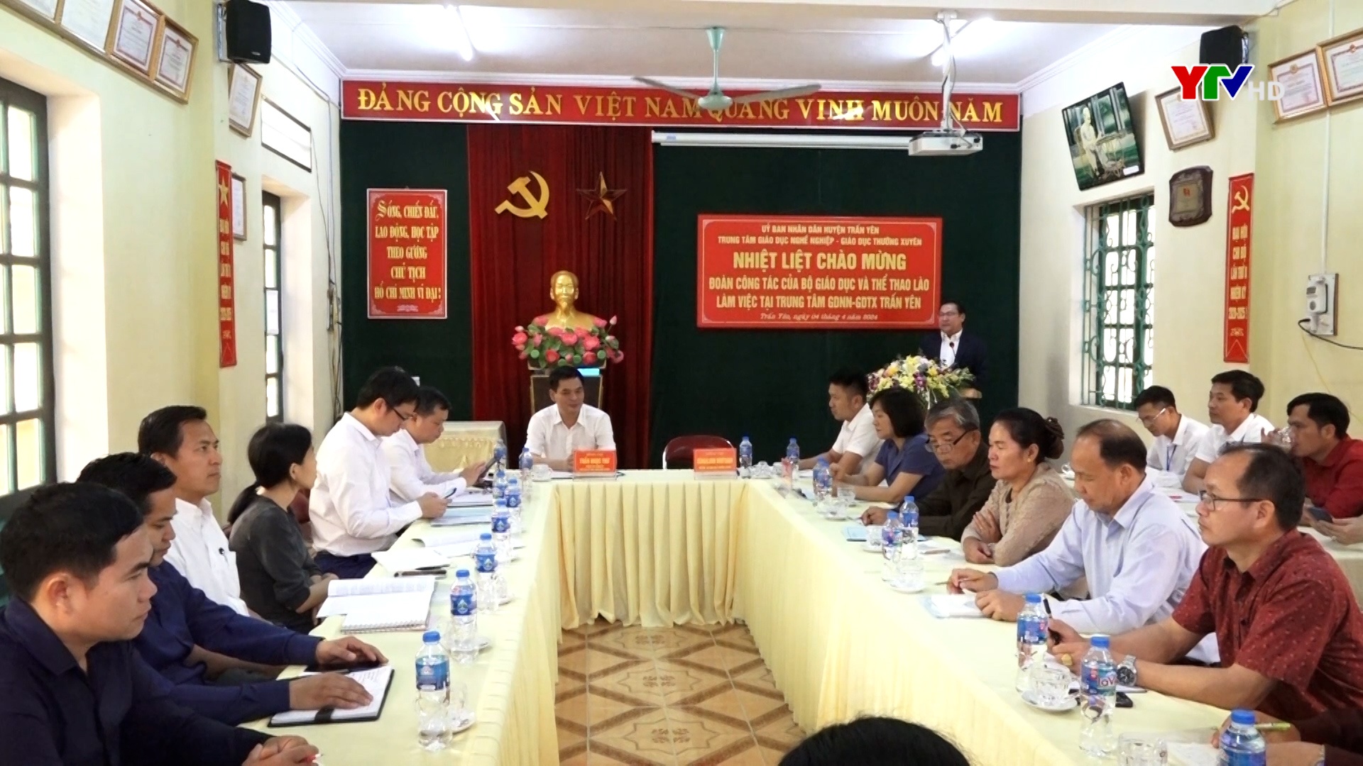 Đoàn công tác Bộ Giáo dục và Thể thao Lào thăm và làm việc tại huyện Trấn Yên