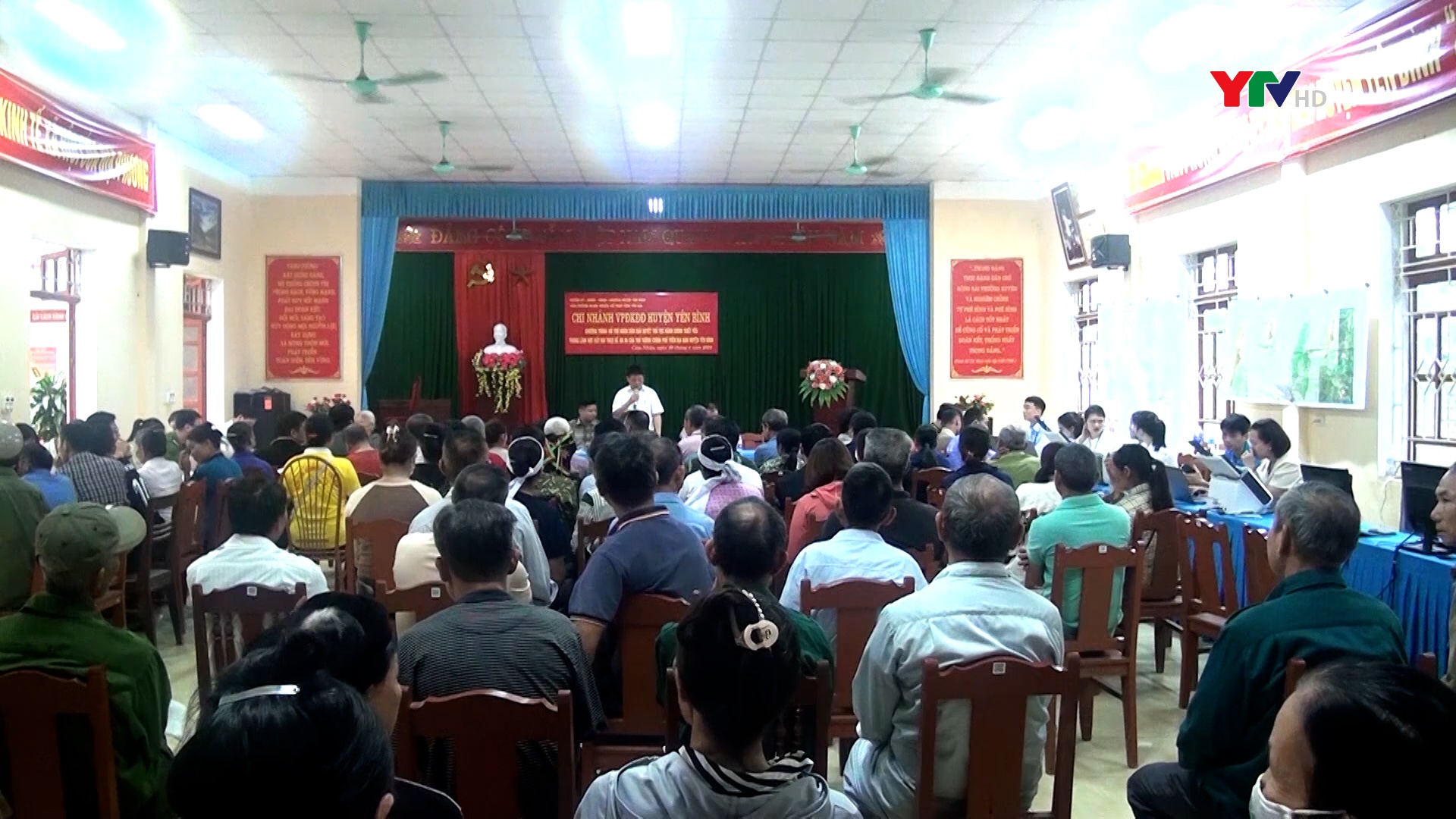 Yên Bình: Hỗ trợ người dân xã Cảm Nhân giải quyết TTHC về đất đai