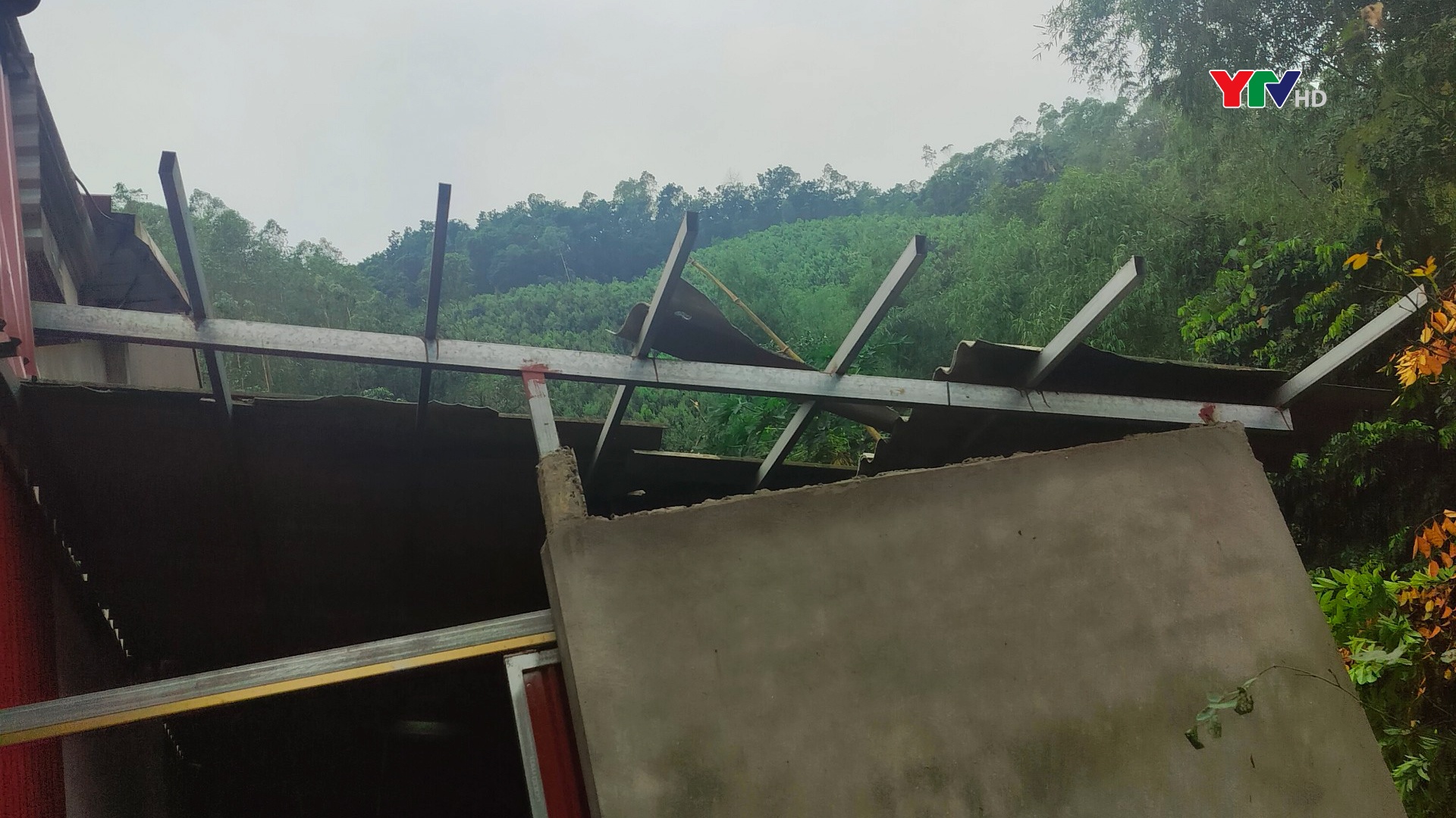 Yên Bái: 1 người chết, 76 nhà hư hỏng do mưa dông