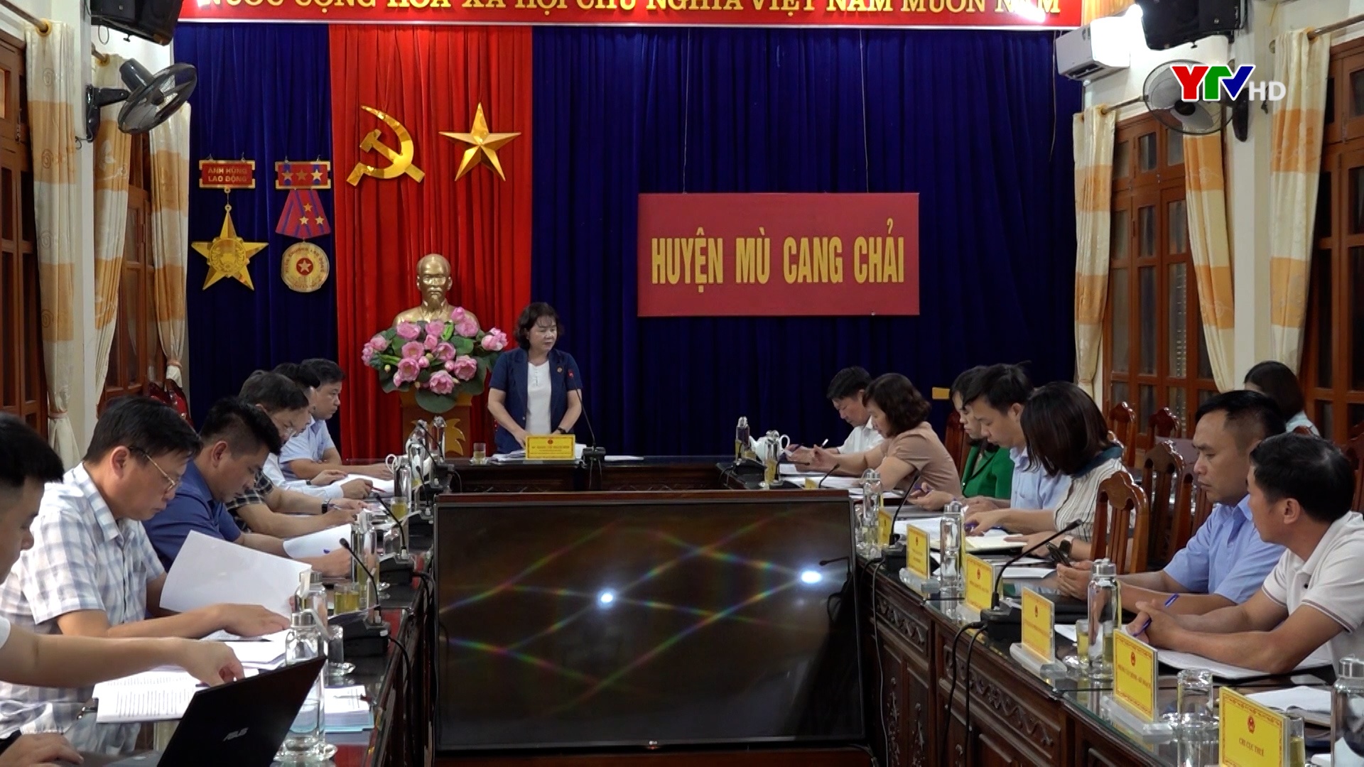 Đồng chí Phó Chủ tịch HĐND tỉnh Hoàng Thị Thanh Bình giám sát chuyên đề tại huyện Mù Cang Chải
