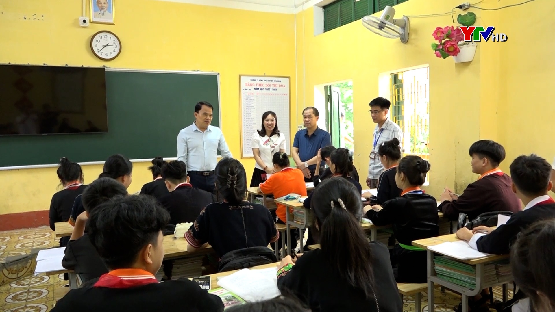 Bộ Giáo dục và Đào tạo kiểm tra việc thực hiện chế độ chính sách cho học sinh dân tộc thiểu số tại Yên Bình