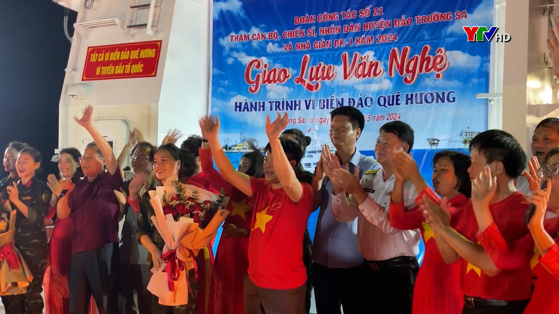 Đoàn công tác tỉnh Yên Bái tham dự đêm giao lưu văn nghệ "Hành trình về biển đảo quê hương"