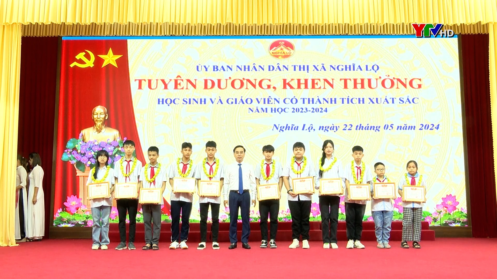 Thị xã Nghĩa Lộ tuyên dương, khen thưởng học sinh, giáo viên có thành tích xuất sắc, năm học 2023 - 2024