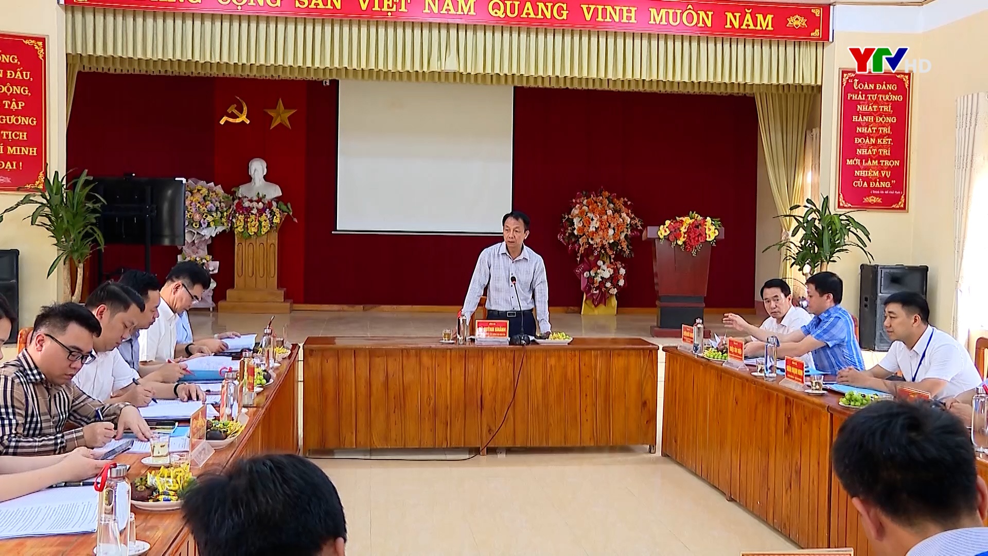 Phó Chủ tịch Thường trực HĐND tỉnh Vũ Quỳnh Khánh giám sát chuyên đề tại huyện Văn Yên