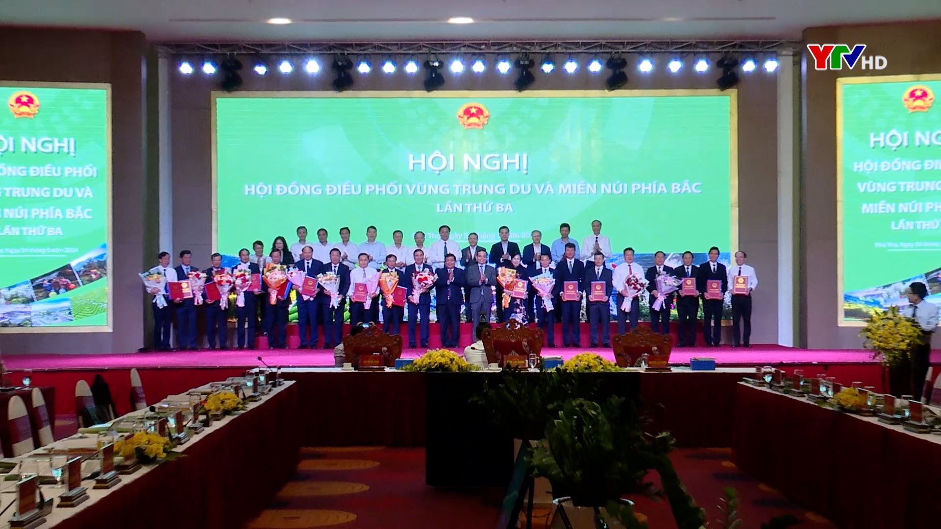 Các đồng chí lãnh đạo tỉnh Yên Bái dự Lễ công bố Quy hoạch vùng Trung du và miền núi phía Bắc