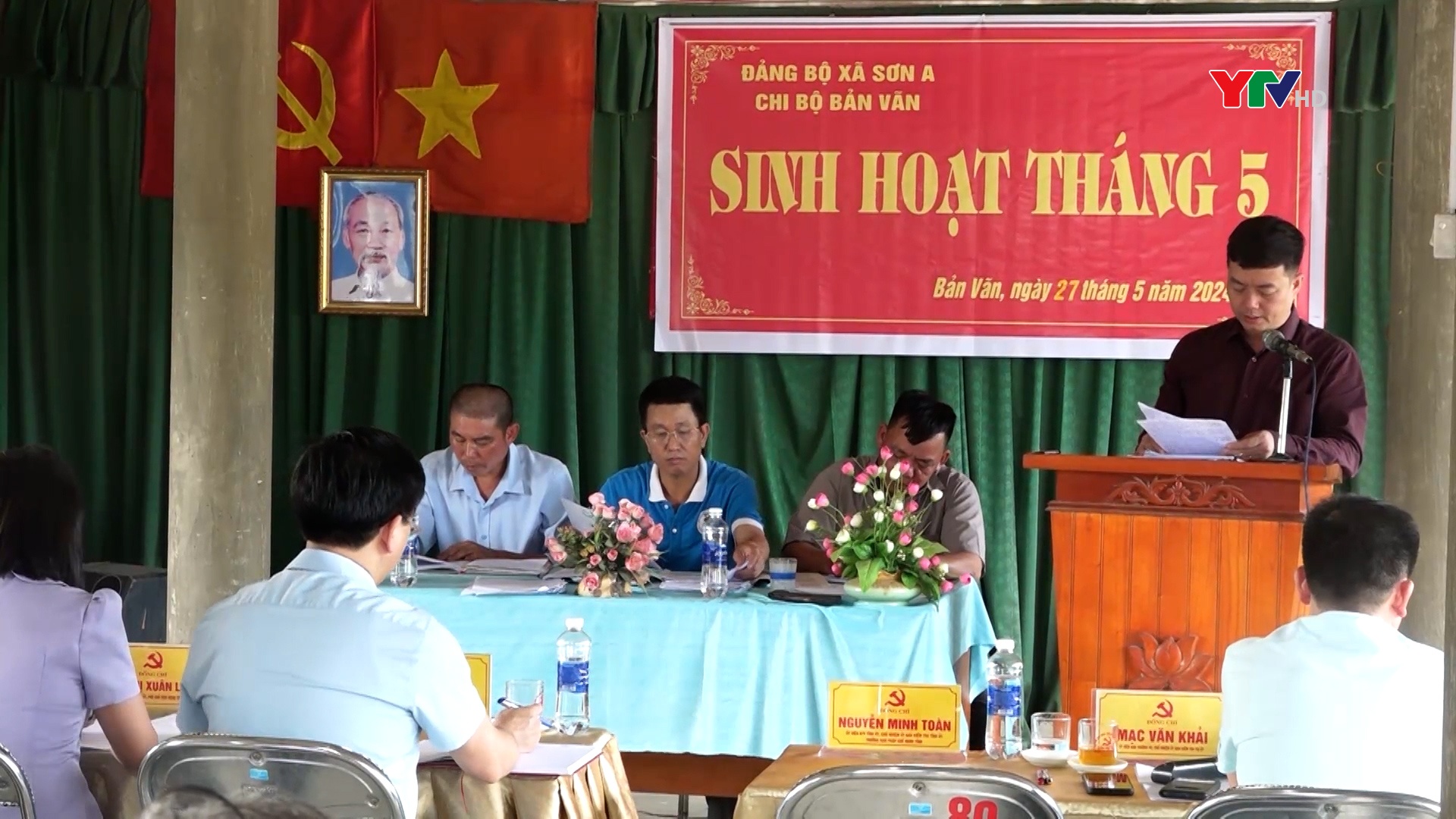 Đồng chí Chủ nhiệm Ủy ban Kiểm tra Tỉnh ủy Nguyễn Minh Toàn dự sinh hoạt chi bộ Bản Vãn, xã Sơn A, thị xã Nghĩa Lộ