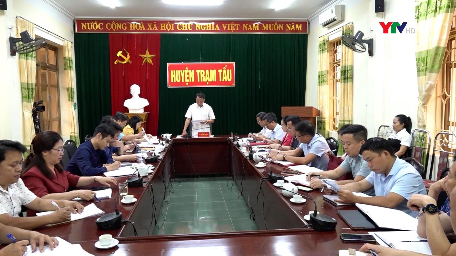Đồng chí Phó Chủ tịch thường trực HĐND tỉnh Vũ Quỳnh Khánh làm việc tại huyện Trạm Tấu